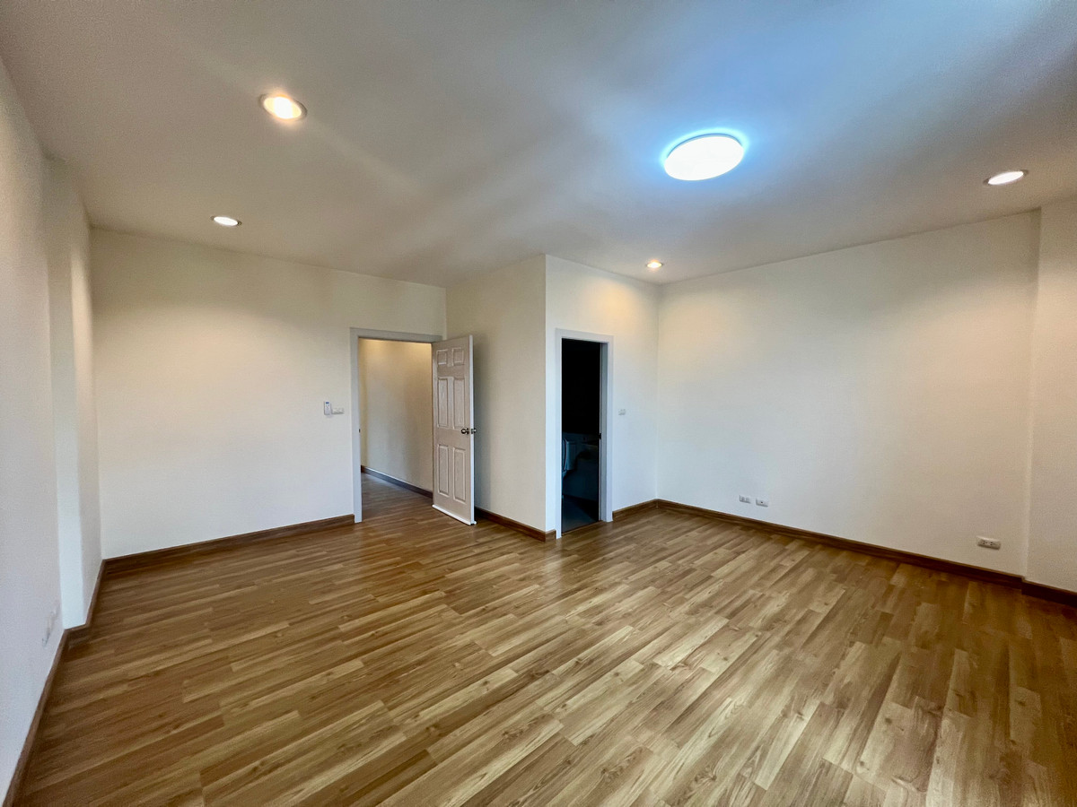 ให้เช่าทาวน์โฮมเกษตร นวมินทร์ ลาดปลาเค้า : ให้เช่า Townhome 4 ชั้น Premium Place Ekkamai–Ramintra 2 | เหมาะทำโฮมออฟฟิศ | พื้นที่ใหญ่ ทำเลเลียบด่วน