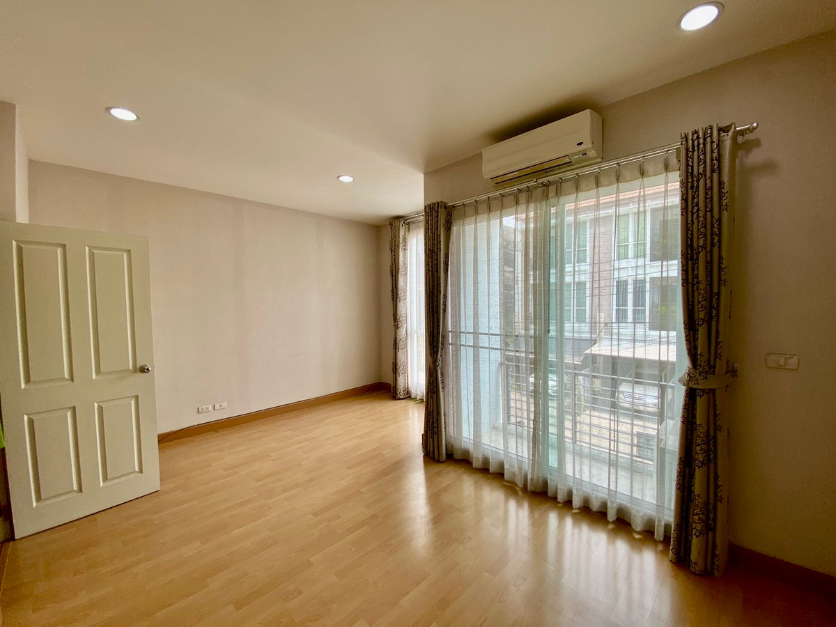 ขายทาวน์โฮมลาดพร้าว101 แฮปปี้แลนด์ : ขายทาวน์โฮม 3 ชั้น บ้านกลางเมือง ลาดพร้าว 87 | บ้านเปล่า แต่งได้ตามสไตล์ | ทำเลเมือง เดินทางสะดวก