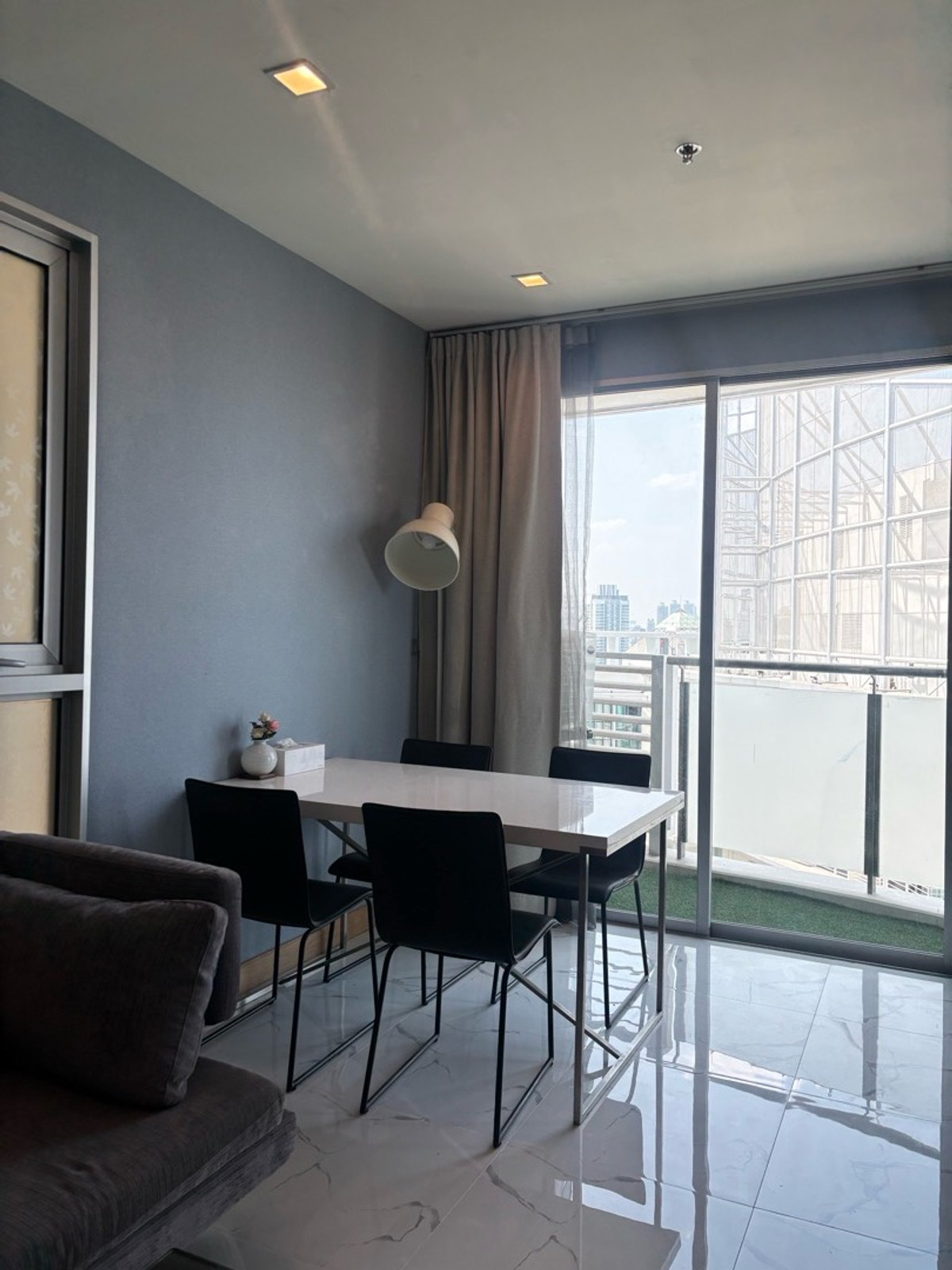 ให้เช่าคอนโดอ่อนนุช อุดมสุข : ✨ ให้เช่าคอนโดหรู Rare Layout ห้องมุมโค้ง วิวเมืองกรุงเทพชั้นสูง สวยมาก
📍 โครงการ Skywalk Residences
ใกล้ BTS พระโขนง เพียง 250 เมตร (เดิน 3 นาที) :25,000 THB/month 51ตรม