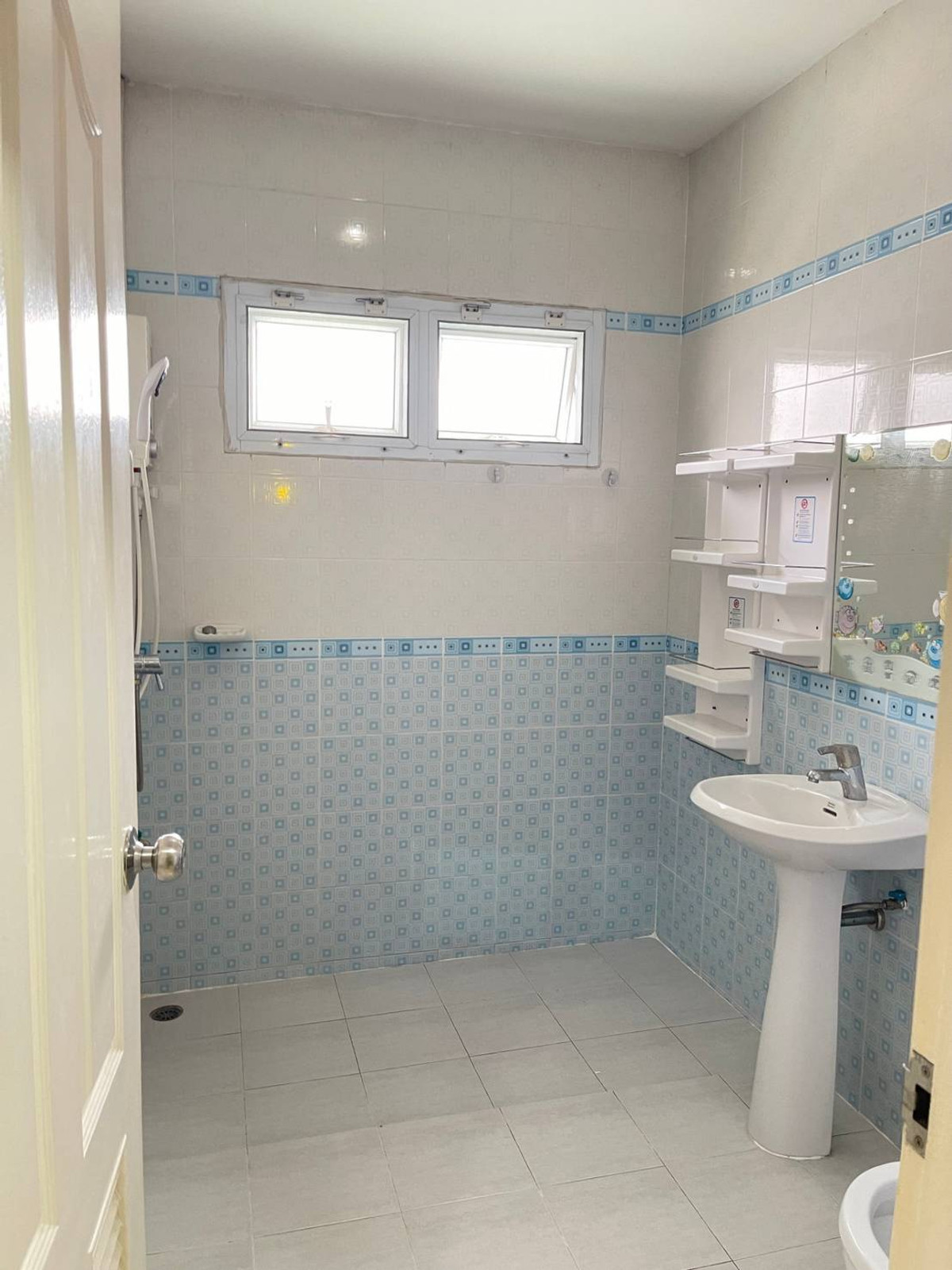 ให้เช่าบ้านพระราม 5 ราชพฤกษ์ บางกรวย : ให้เช่าบ้านเดี่ยว ดิเอมเมอรัล การ์เด้น & สปอร์ตคลับ ใกล้ สัมมากร เพลส ราชพฤกษ์ เพียง 1 นาที