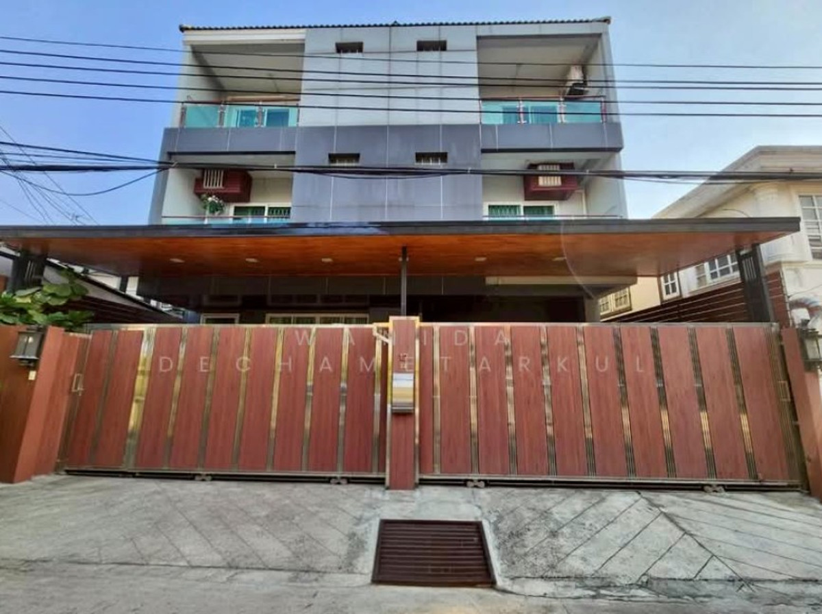 For SaleHouseRama9, Petchburi, RCA : 4-Storey Detached House for Sale, Rama 9 Soi 43, Usable Area 704 sq.m., Near The Nine Center, Prime City Location