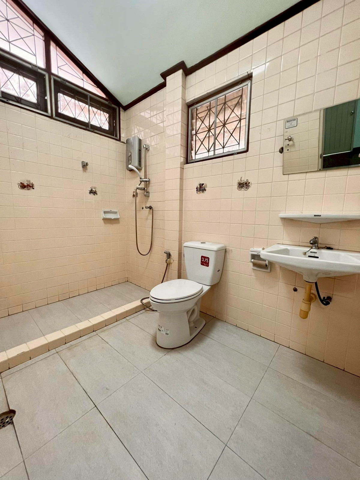 ให้เช่าบ้านเกษตรศาสตร์ รัชโยธิน : บ้านให้เช่า อยู่อาศัยหรือทำออฟฟิศ ใกล้รถไฟฟ้าพหล59  ม.ราชตฤนมัย