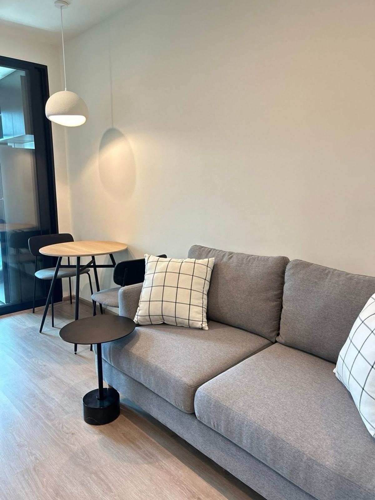 ให้เช่าคอนโดพระราม 9 เพชรบุรีตัดใหม่ RCA : Nue District พระราม9 - 31ตรม. 1นอน1น้ำ พร้อมอยู่ 092-545-6151 (ทีม)