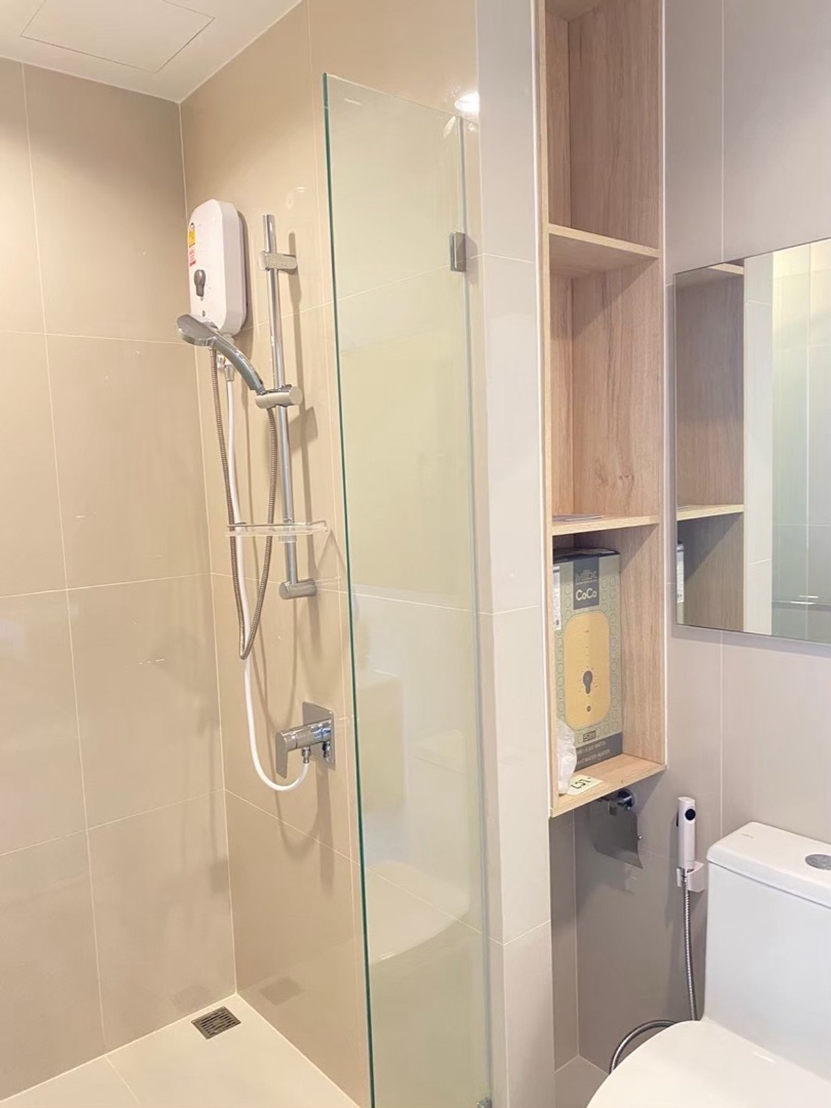 For RentCondoPattanakan, Srinakarin : Room for rent, Nue noble Srinakarin Lasalle, near the BTS, on the main road, size 26.32, floor 27.