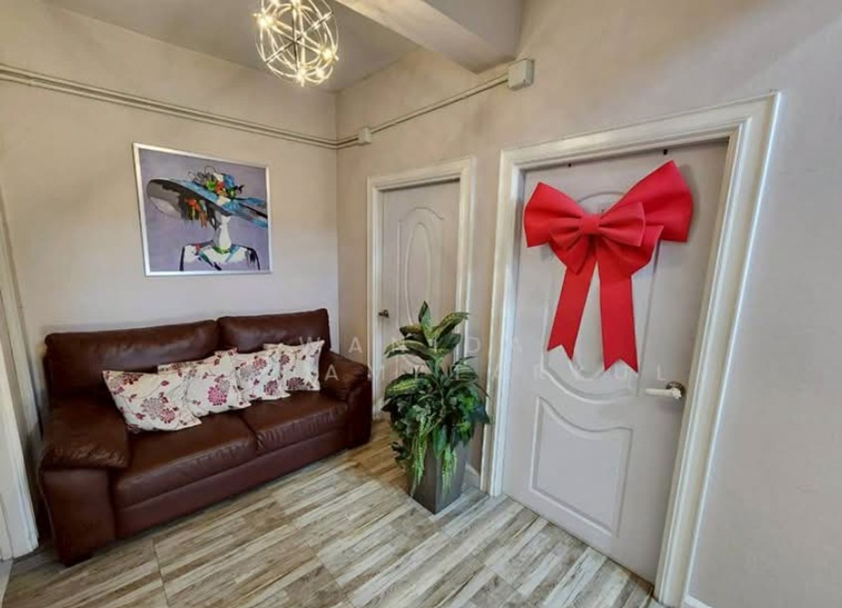 ขายบ้านพระราม 9 เพชรบุรีตัดใหม่ RCA : บ้านเดี่ยว 4 ชั้น พระราม9 ซ.43 พื้นที่ใช้สอยกว่า 704 ตรม. ใกล้ห้างเดอะไนน์ บ้านใจกลางเมือง มีระเบียงทุกห้อง ทิศเหนือ-ใต้ บ้านสวยสภาพดีมาก เหมาะอยู่อาศัย ทำโฮมออฟฟิศ คาเฟ่ เข้าออกได้หลายทาง