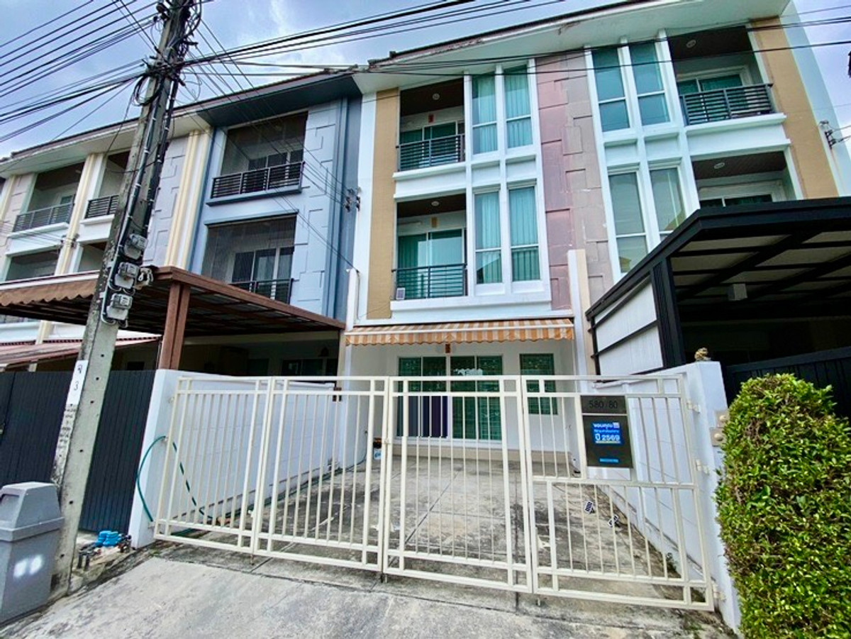 For SaleTownhomeLadprao101, Happy Land, The Mall Bang Kapi : For Sale: 3-Storey Townhome at Baan Klang Muang Ladprao 87 | Blank Canvas Home | Prime City Location