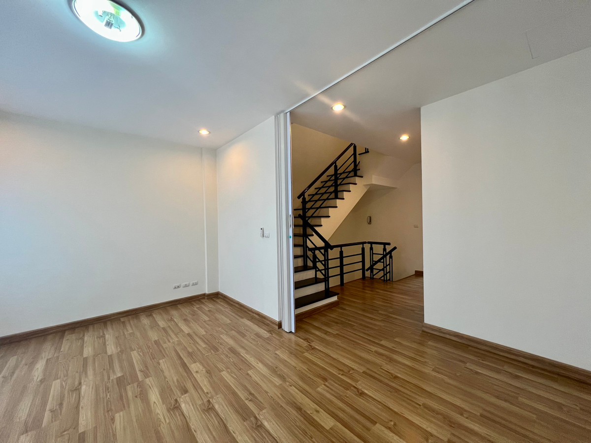 ให้เช่าทาวน์โฮมเกษตร นวมินทร์ ลาดปลาเค้า : ให้เช่า Townhome 4 ชั้น Premium Place Ekkamai–Ramintra 2 | เหมาะทำโฮมออฟฟิศ | พื้นที่ใหญ่ ทำเลเลียบด่วน