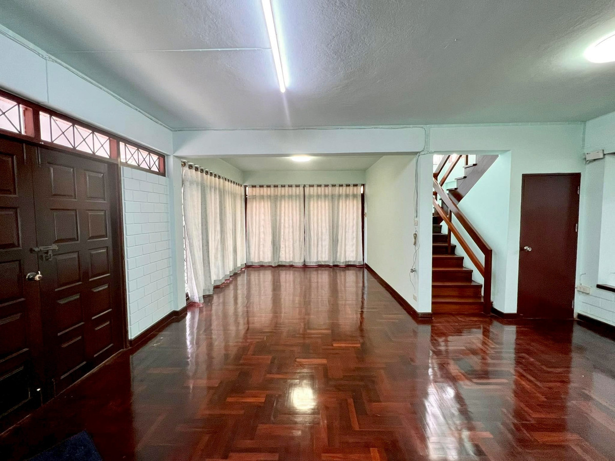 ให้เช่าบ้านเกษตรศาสตร์ รัชโยธิน : บ้านให้เช่า อยู่อาศัยหรือทำออฟฟิศ ใกล้รถไฟฟ้าพหล59  ม.ราชตฤนมัย