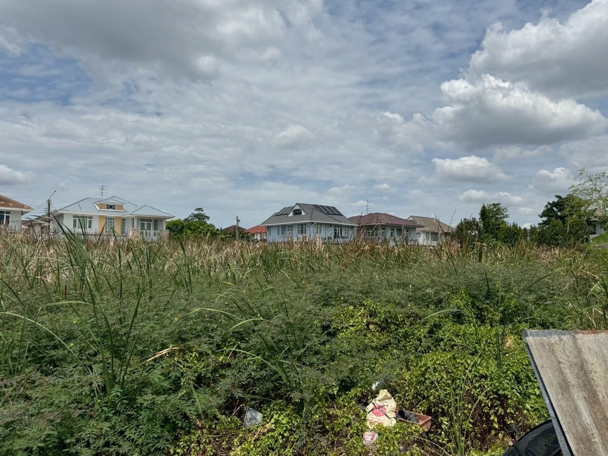 For SaleLandNawamin, Ramindra : Land for sale, Ramintra 62, next to the road on 2 sides, 2 ways to enter, suitable for building a house, office, area 2-1-88 rai, beautiful plot, cheaper price, nearby.