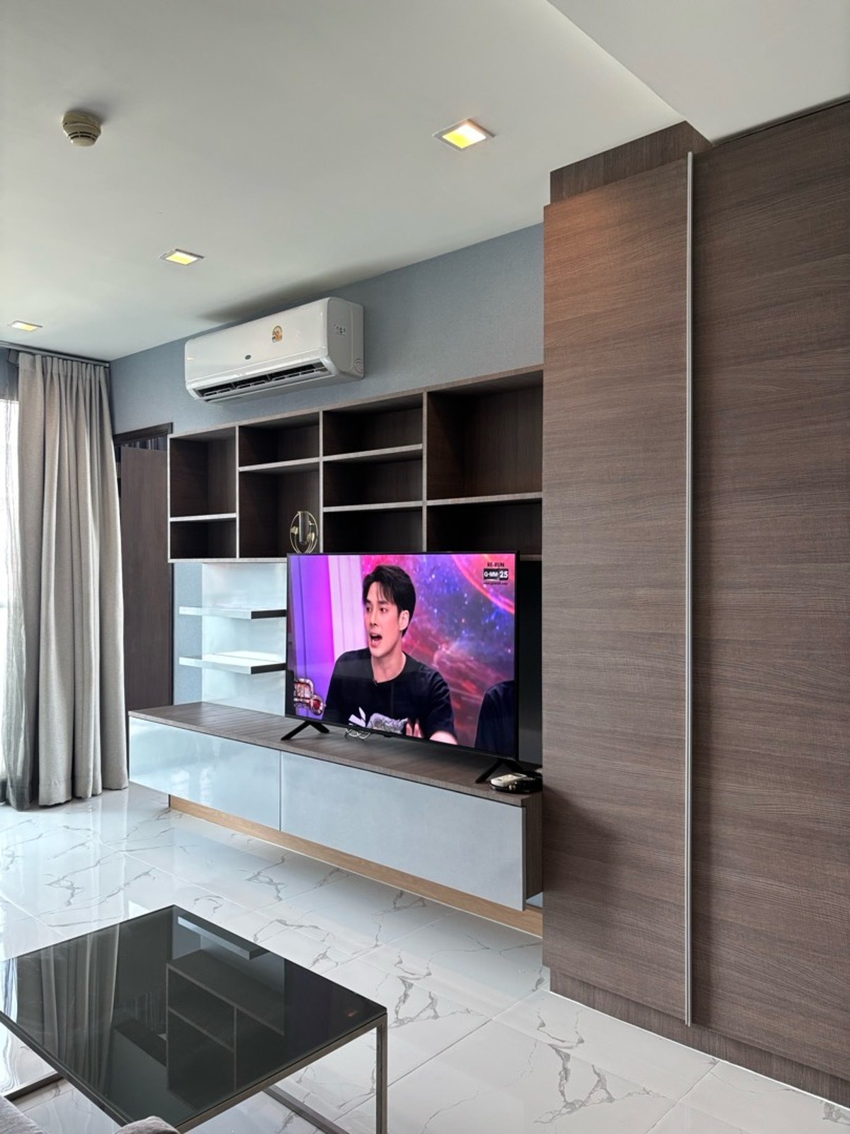 ให้เช่าคอนโดอ่อนนุช อุดมสุข : ✨ ให้เช่าคอนโดหรู Rare Layout ห้องมุมโค้ง วิวเมืองกรุงเทพชั้นสูง สวยมาก
📍 โครงการ Skywalk Residences
ใกล้ BTS พระโขนง เพียง 250 เมตร (เดิน 3 นาที) :25,000 THB/month 51ตรม