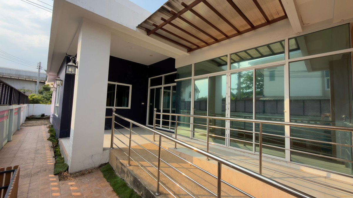 ขายบ้านเลียบทางด่วนรามอินทรา : หลุดจอง‼️บ้านเดี่ยวหลังมุม ทำเลดี  ใกล้เลียบด่วน เดินทางสะดวก และที่สำคัญ…ราคาถูกกว่าตลาดมาก ราคานี้หาไม่ได้อีกแล้ว ✅🔥🚨  ลดเหลือเพียง 5.9 ล้านบาท