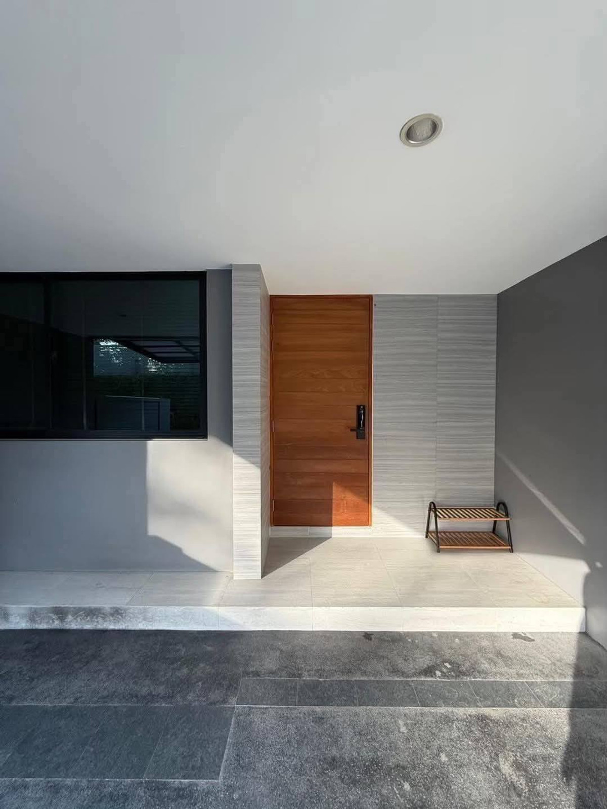 For RentTownhomePattanakan, Srinakarin : Townhome for rent, 3.5 floors