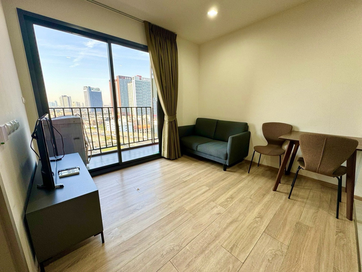 For RentCondoRama9, Petchburi, RCA : For rent: The Base Garden Rama9, corner room, ready to move in.