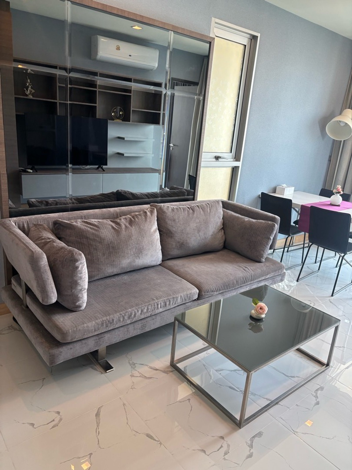 ให้เช่าคอนโดอ่อนนุช อุดมสุข : ✨ ให้เช่าคอนโดหรู Rare Layout ห้องมุมโค้ง วิวเมืองกรุงเทพชั้นสูง สวยมาก
📍 โครงการ Skywalk Residences
ใกล้ BTS พระโขนง เพียง 250 เมตร (เดิน 3 นาที) :25,000 THB/month 51ตรม