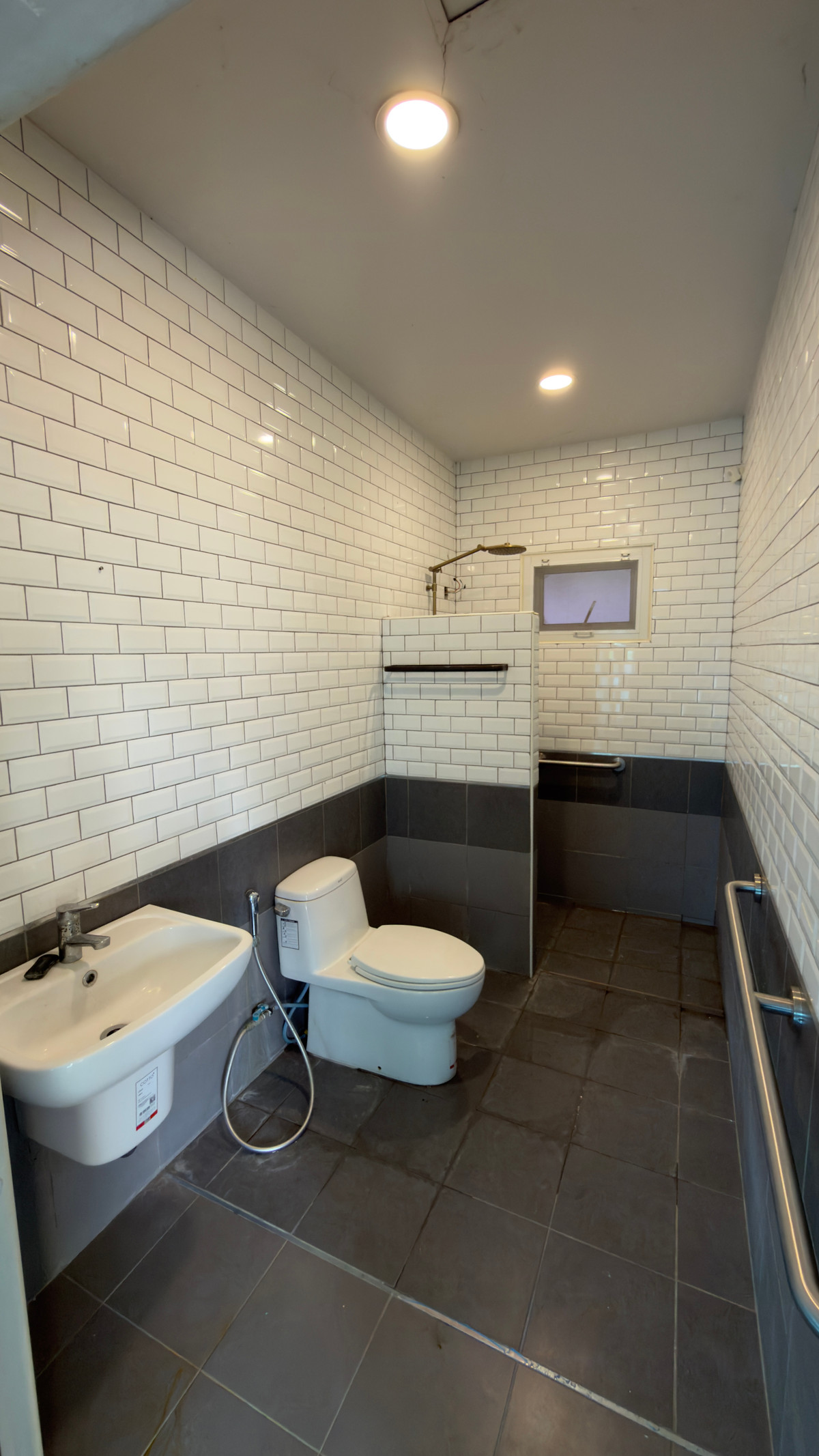 ขายบ้านเลียบทางด่วนรามอินทรา : หลุดจอง‼️บ้านเดี่ยวหลังมุม ทำเลดี  ใกล้เลียบด่วน เดินทางสะดวก และที่สำคัญ…ราคาถูกกว่าตลาดมาก ราคานี้หาไม่ได้อีกแล้ว ✅🔥🚨  ลดเหลือเพียง 5.9 ล้านบาท