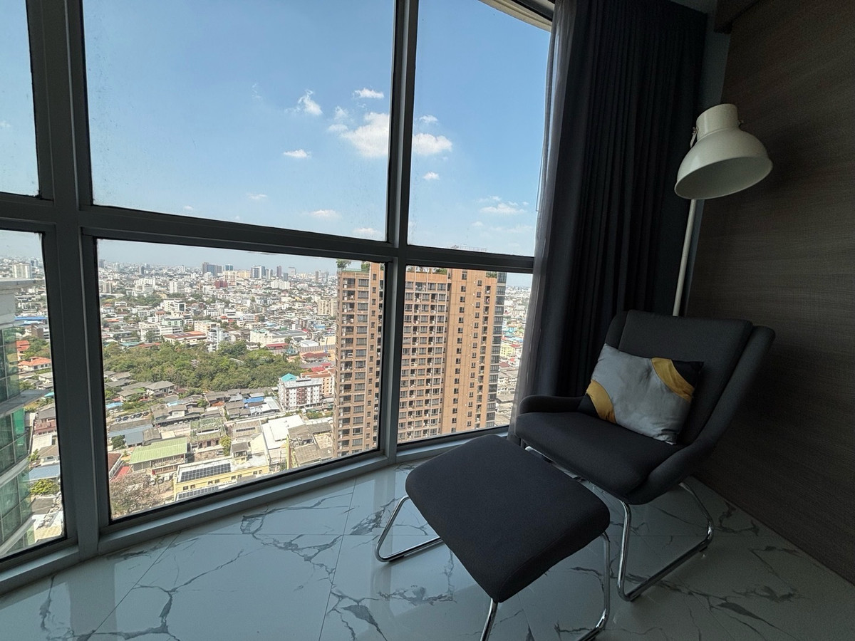 ให้เช่าคอนโดอ่อนนุช อุดมสุข : ✨ ให้เช่าคอนโดหรู Rare Layout ห้องมุมโค้ง วิวเมืองกรุงเทพชั้นสูง สวยมาก
📍 โครงการ Skywalk Residences
ใกล้ BTS พระโขนง เพียง 250 เมตร (เดิน 3 นาที) :25,000 THB/month 51ตรม