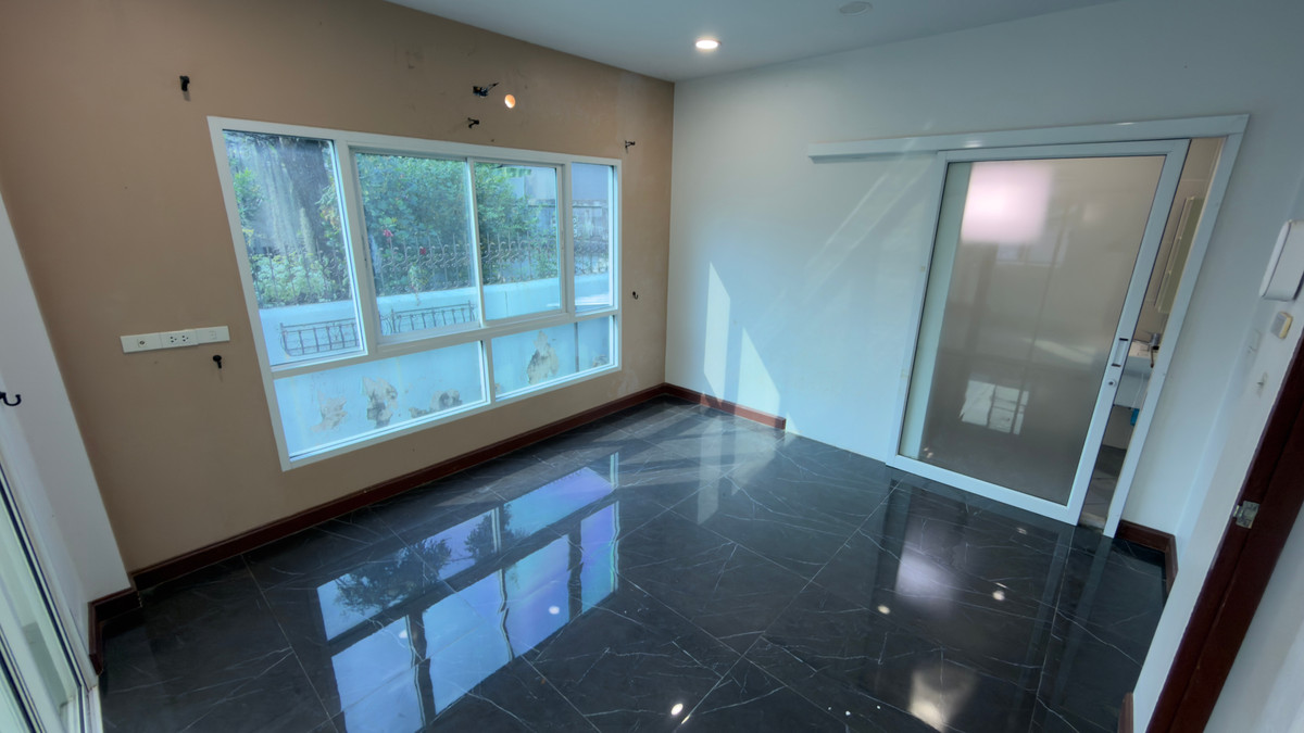 ขายบ้านเลียบทางด่วนรามอินทรา : หลุดจอง‼️บ้านเดี่ยวหลังมุม ทำเลดี  ใกล้เลียบด่วน เดินทางสะดวก และที่สำคัญ…ราคาถูกกว่าตลาดมาก ราคานี้หาไม่ได้อีกแล้ว ✅🔥🚨  ลดเหลือเพียง 5.9 ล้านบาท