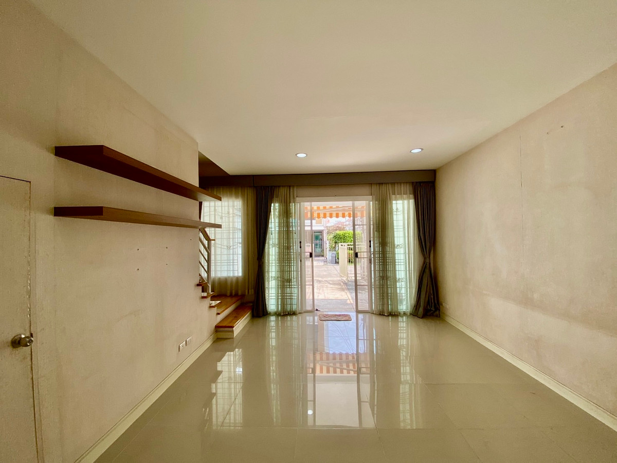 ขายทาวน์โฮมลาดพร้าว101 แฮปปี้แลนด์ : ขายทาวน์โฮม 3 ชั้น บ้านกลางเมือง ลาดพร้าว 87 | บ้านเปล่า แต่งได้ตามสไตล์ | ทำเลเมือง เดินทางสะดวก