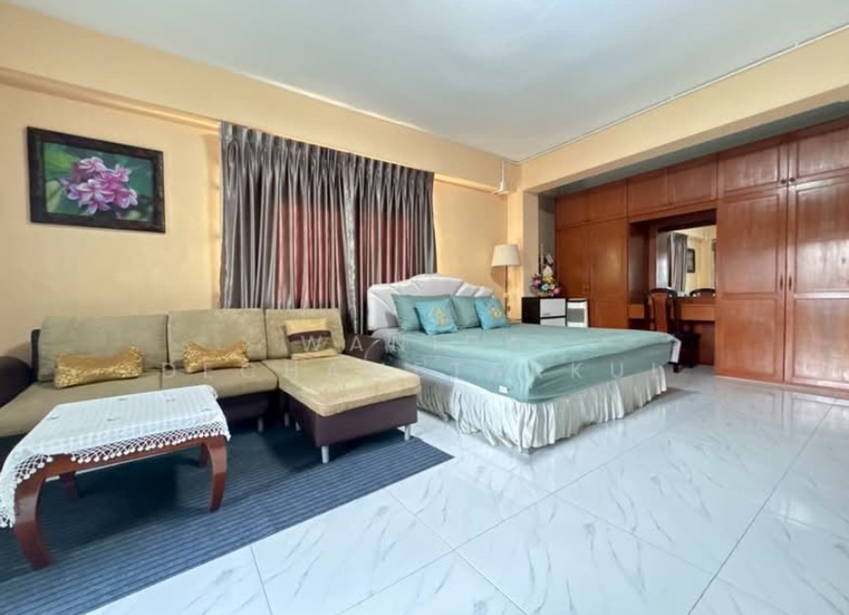 ขายบ้านพระราม 9 เพชรบุรีตัดใหม่ RCA : บ้านเดี่ยว 4 ชั้น พระราม9 ซ.43 พื้นที่ใช้สอยกว่า 704 ตรม. ใกล้ห้างเดอะไนน์ บ้านใจกลางเมือง มีระเบียงทุกห้อง ทิศเหนือ-ใต้ บ้านสวยสภาพดีมาก เหมาะอยู่อาศัย ทำโฮมออฟฟิศ คาเฟ่ เข้าออกได้หลายทาง