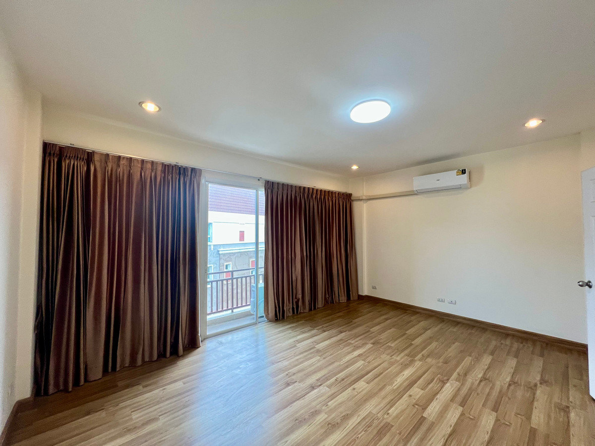 ให้เช่าทาวน์โฮมเกษตร นวมินทร์ ลาดปลาเค้า : ให้เช่า Townhome 4 ชั้น Premium Place Ekkamai–Ramintra 2 | เหมาะทำโฮมออฟฟิศ | พื้นที่ใหญ่ ทำเลเลียบด่วน