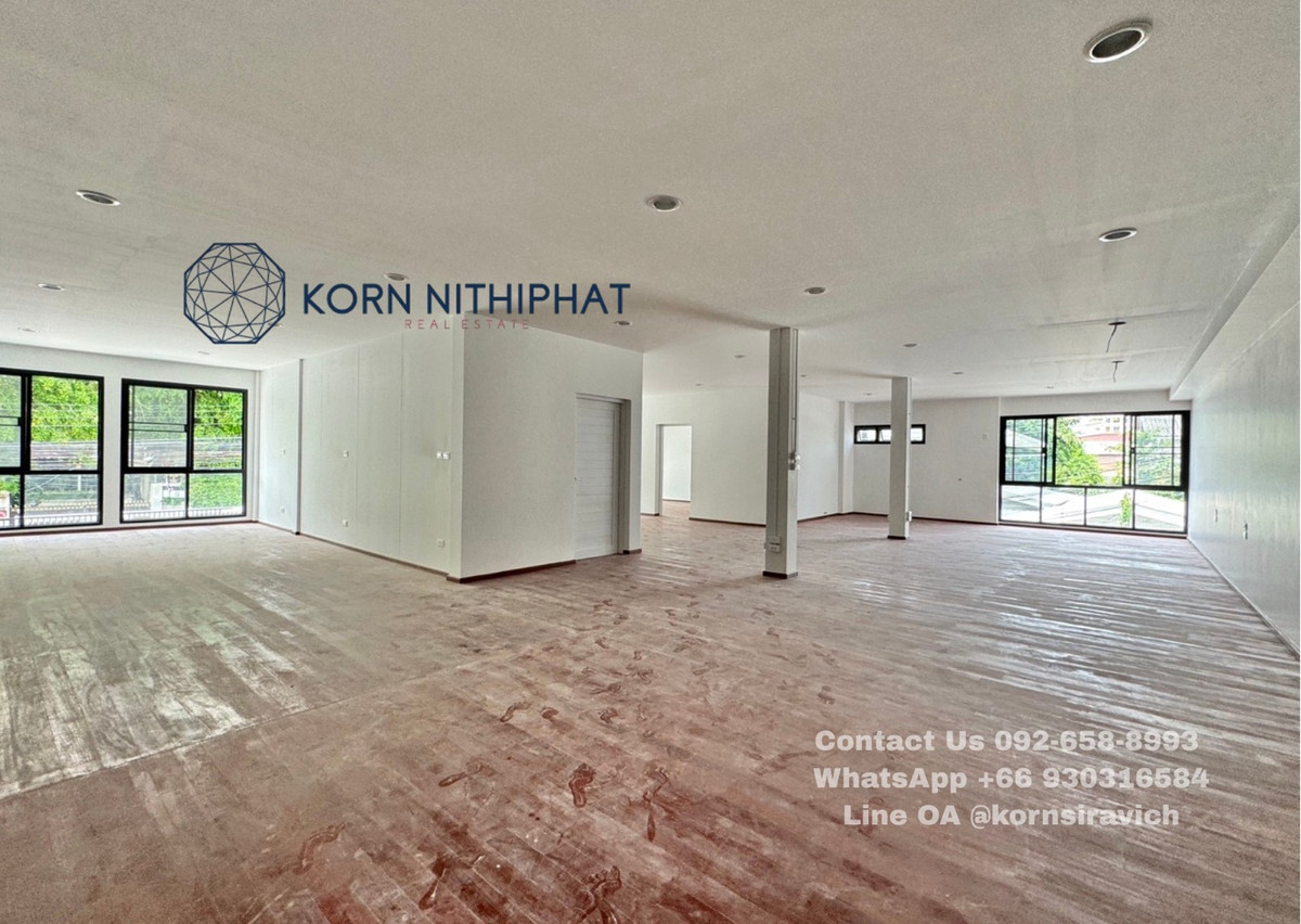 For RentRetail SpaceOnnut, Udomsuk : Single house for rent, doing business, Pridi Banomyong, Sukhumvit 71, parking for many cars.