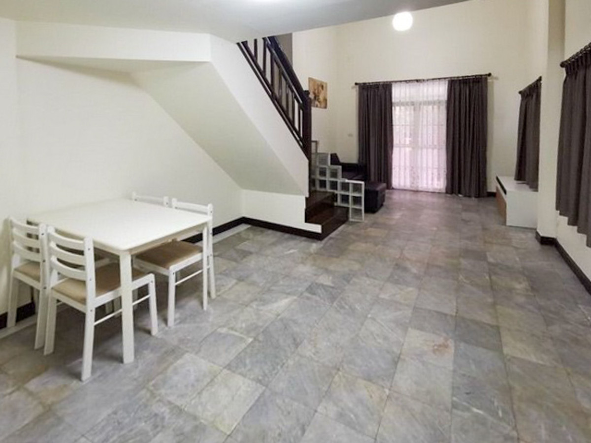 ขายทาวน์โฮมเสรีไทย-นิด้า : ทาวน์เฮ้าส์หลังริม จอดรถได้ถึง 5 คัน เหมาะทำ Home Office ใกล้แฟชั่นไอส์แลนด์ 🏢