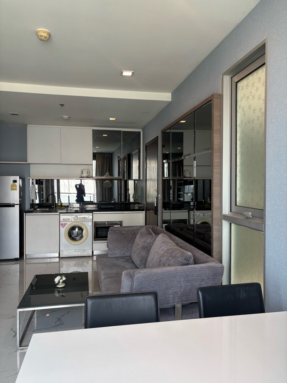 ให้เช่าคอนโดอ่อนนุช อุดมสุข : ✨ ให้เช่าคอนโดหรู Rare Layout ห้องมุมโค้ง วิวเมืองกรุงเทพชั้นสูง สวยมาก
📍 โครงการ Skywalk Residences
ใกล้ BTS พระโขนง เพียง 250 เมตร (เดิน 3 นาที) :25,000 THB/month 51ตรม