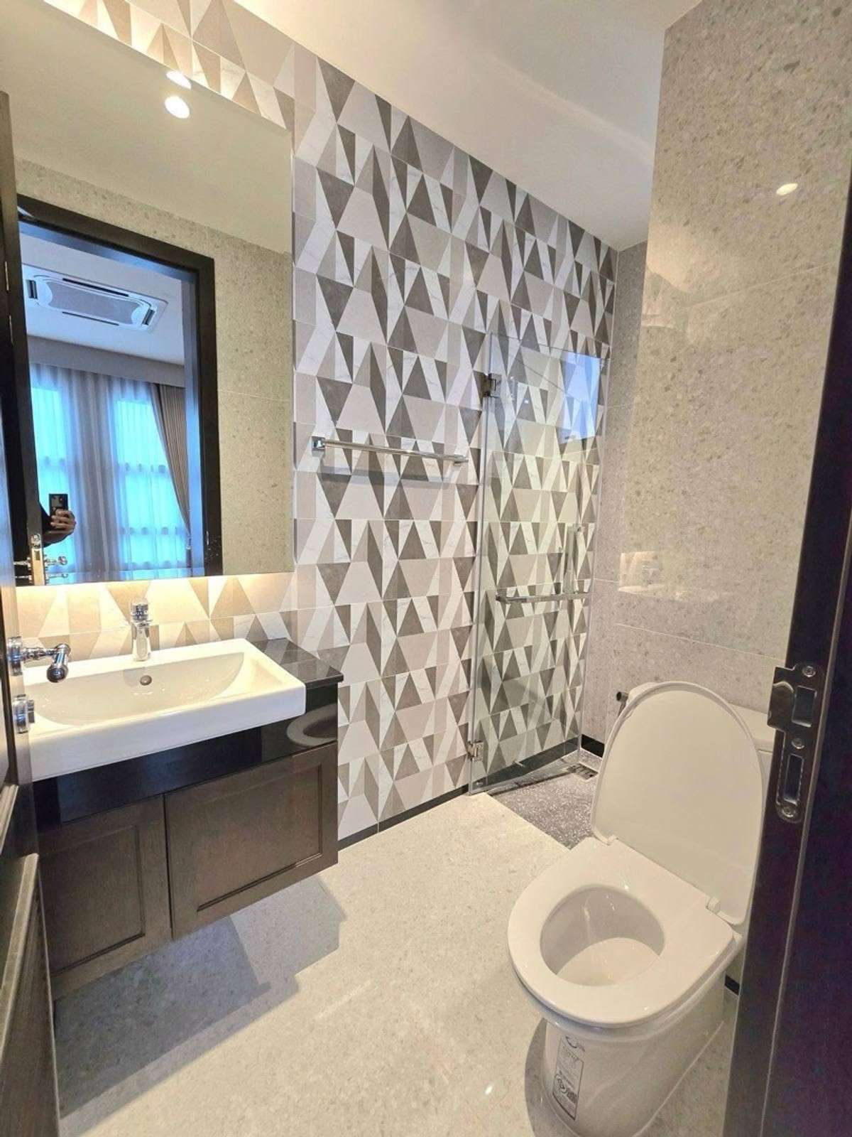 For RentHouseLadkrabang, Suwannaphum Airport : For rent: Luxurious detached house, Perfect Masterpiece Village 4, Sukhumvit 77.