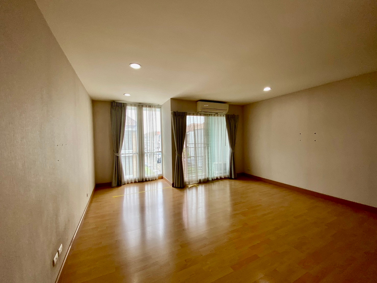 ขายทาวน์โฮมลาดพร้าว101 แฮปปี้แลนด์ : ขายทาวน์โฮม 3 ชั้น บ้านกลางเมือง ลาดพร้าว 87 | บ้านเปล่า แต่งได้ตามสไตล์ | ทำเลเมือง เดินทางสะดวก