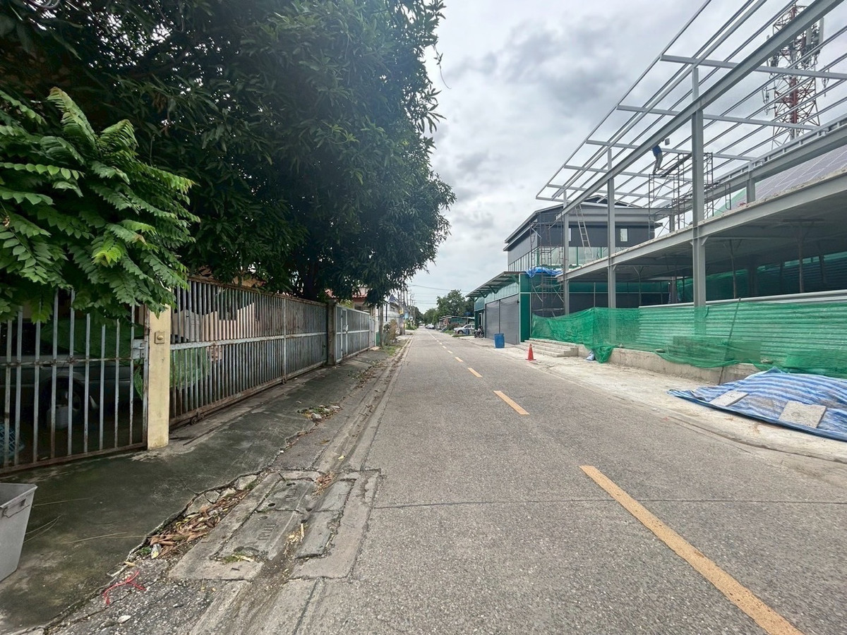 For SaleLandNawamin, Ramindra : Land for sale, Ramintra 62, next to the road on 2 sides, 2 ways to enter, suitable for building a house, office, area 2-1-88 rai, beautiful plot, cheaper price, nearby.