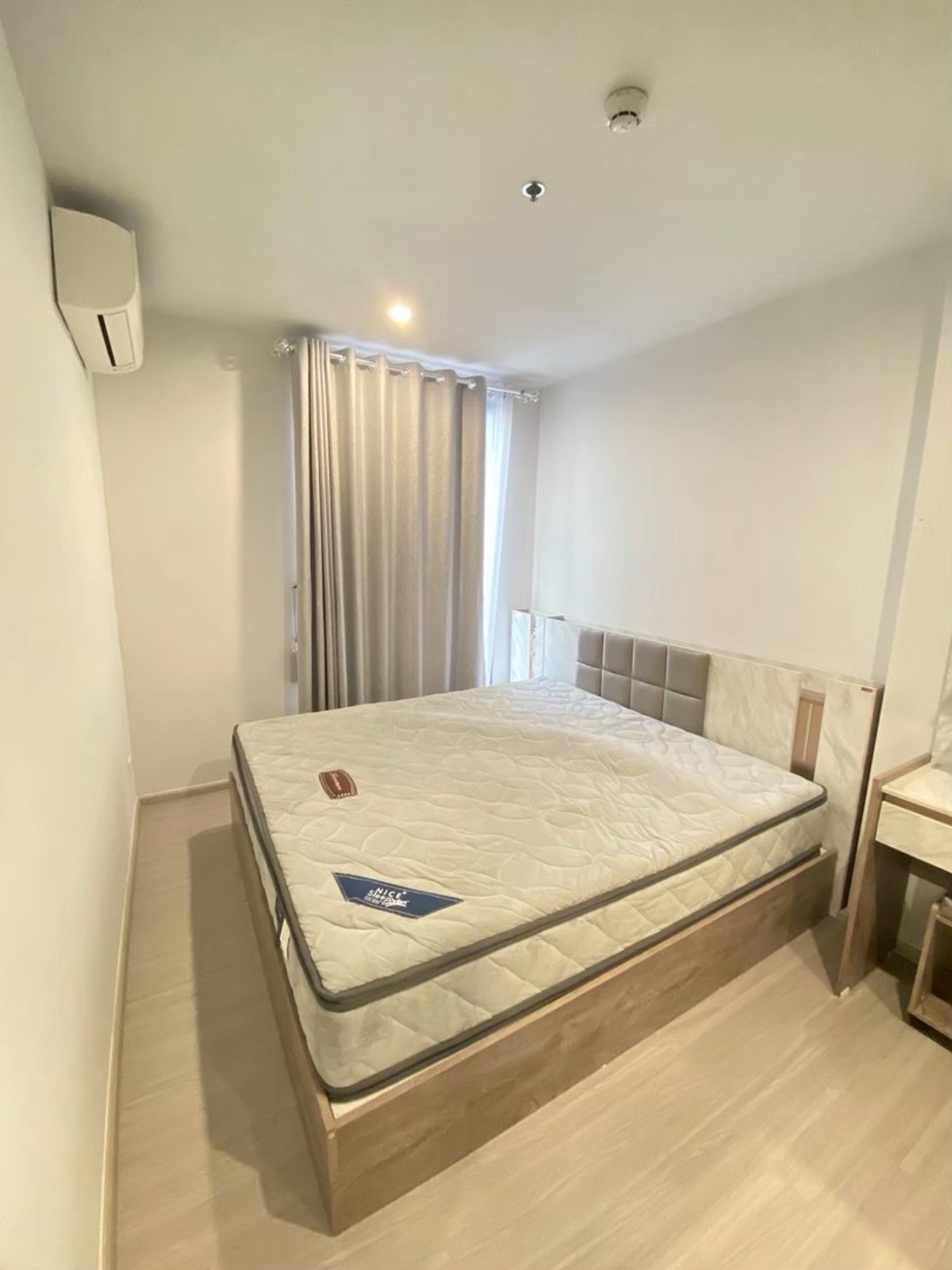 For RentCondoBang kae, Phetkasem : !!Guaranteed price Big room 35 sq m. Floor not high. 
🥰If next to MRT Phasi Charoen and Seacon Bang Khae Department Store Must be here 🥰