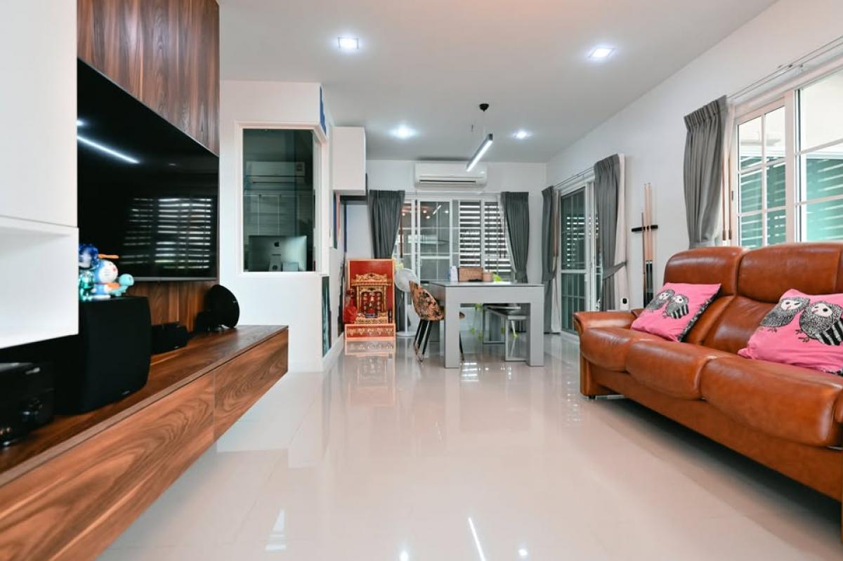 For SaleTownhomeBang kae, Phetkasem : 28/02/2026, Golden Neo Bang Khae house, 3 bedrooms, next to the club, best location. Wide area, complete expansion, ready to move in, special price only 6.49 million!