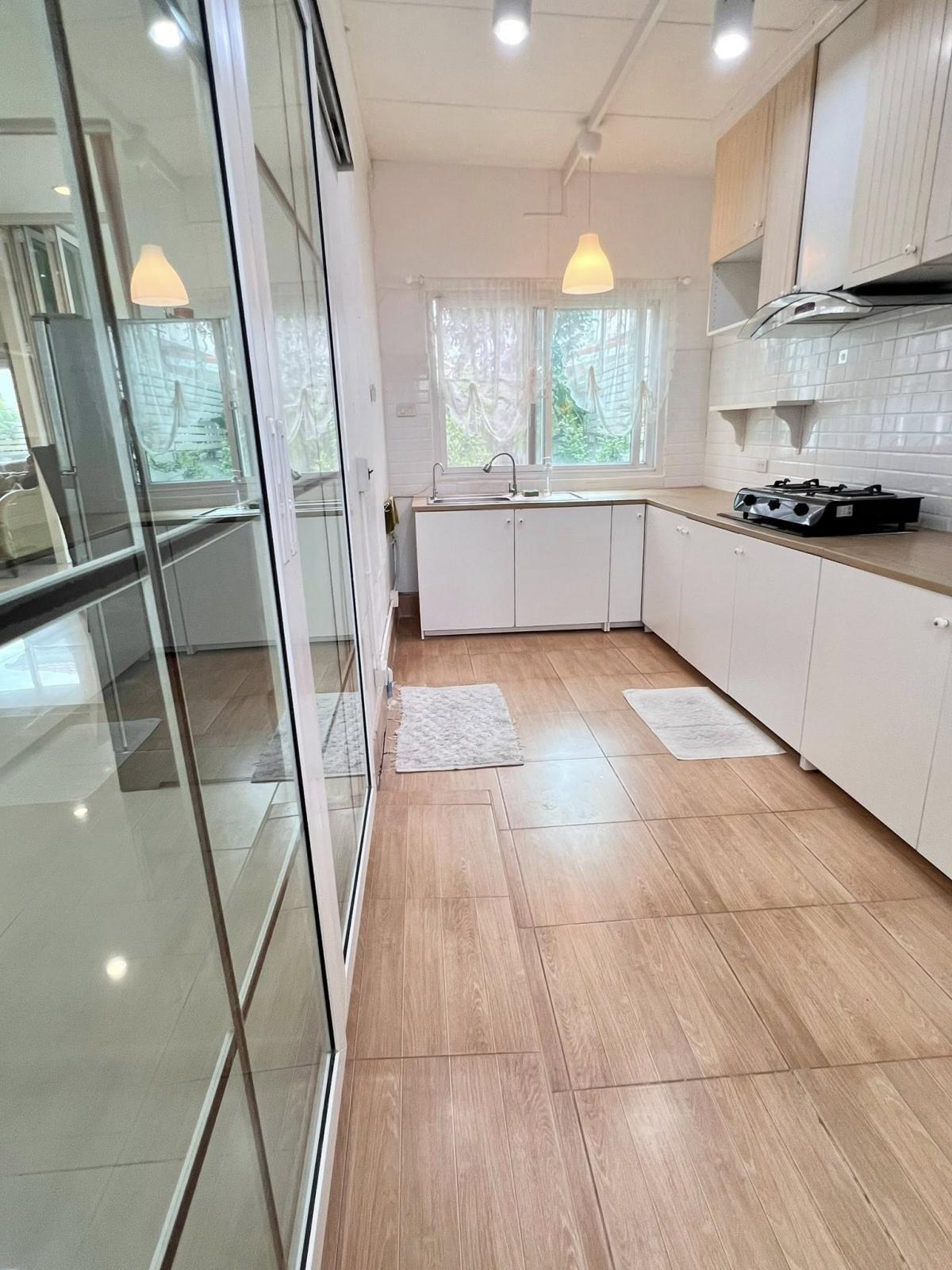 For SaleHouseLadkrabang, Suwannaphum Airport : 28/02/2026, House ready to move in, Perfect Place Sukhumvit 77, near Suvarnabhumi, 3 bedrooms, great price. 
Can be rented or bought Perfect for every lifestyle, starting at 45,000 baht/month