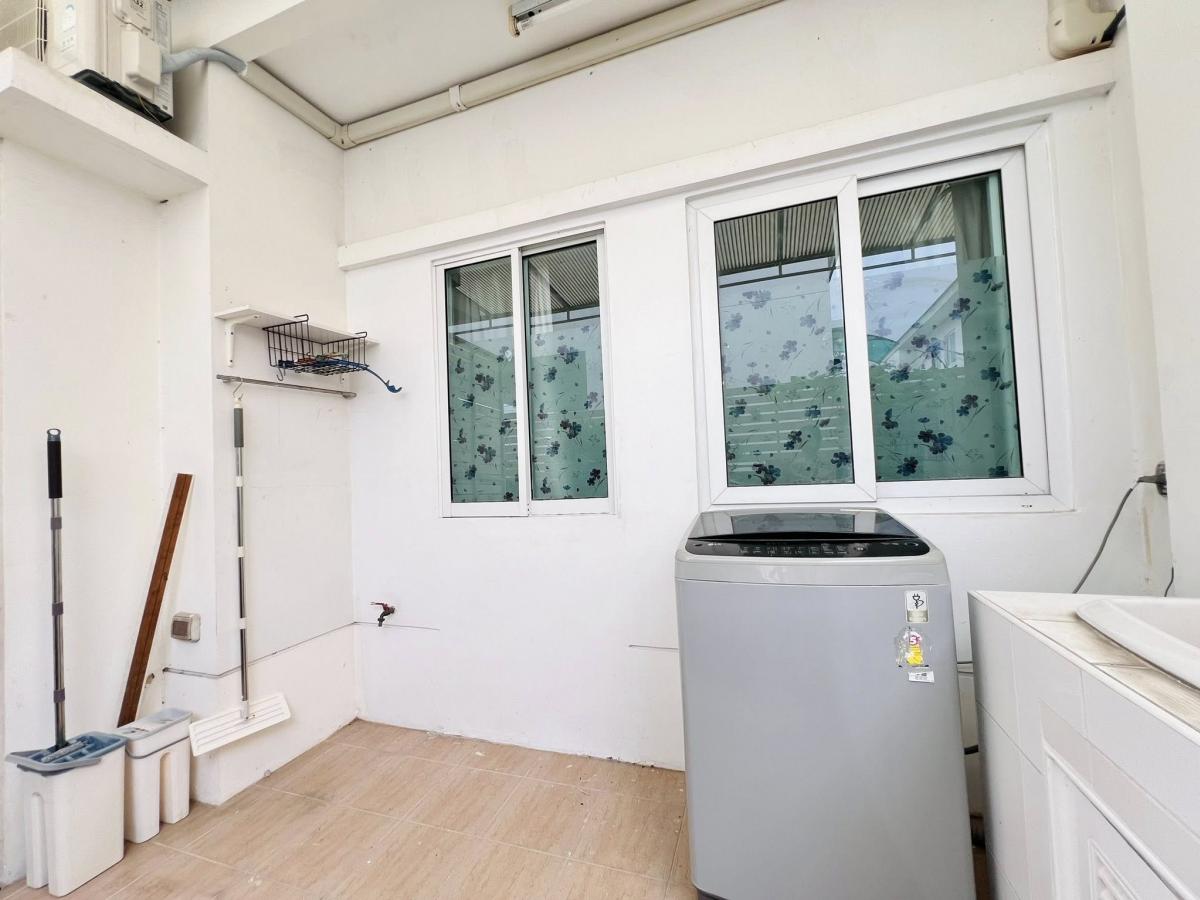 For SaleHouseLadkrabang, Suwannaphum Airport : 28/02/2026, House ready to move in, Perfect Place Sukhumvit 77, near Suvarnabhumi, 3 bedrooms, great price. 
Can be rented or bought Perfect for every lifestyle, starting at 45,000 baht/month