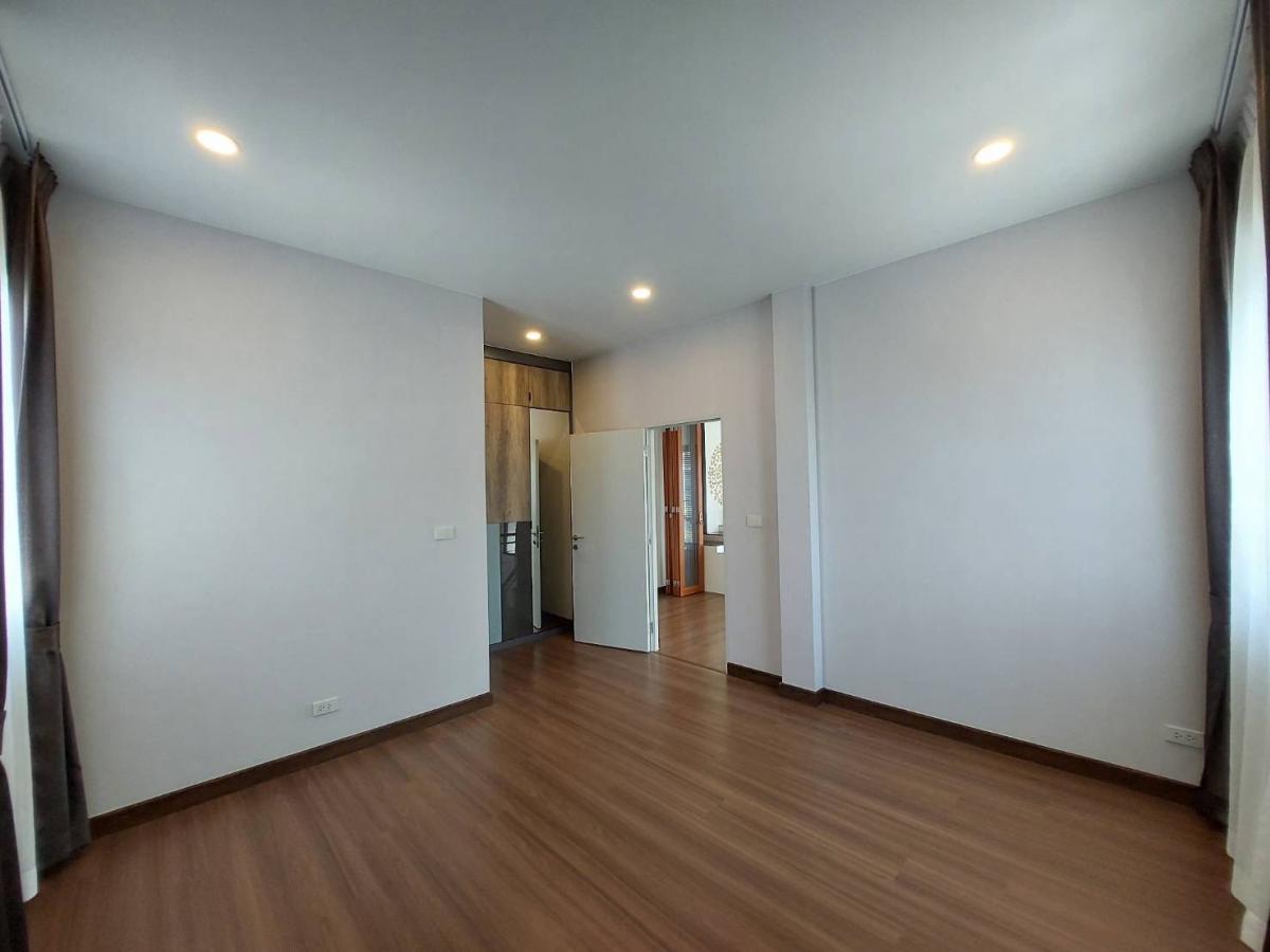 ขายบ้านพุทธมณฑล ศาลายา : 28/02/2026, บ้านเดี่ยว The City บรมราชชนนี-ทวีวัฒนา 4 นอน ตกแต่งครบ พร้อมอยู่ 
เนื้อที่กว้าง 109 ตร.ว. ใกล้มหิดล ราคา 13.8 ล้าน พลาดไม่ได้!