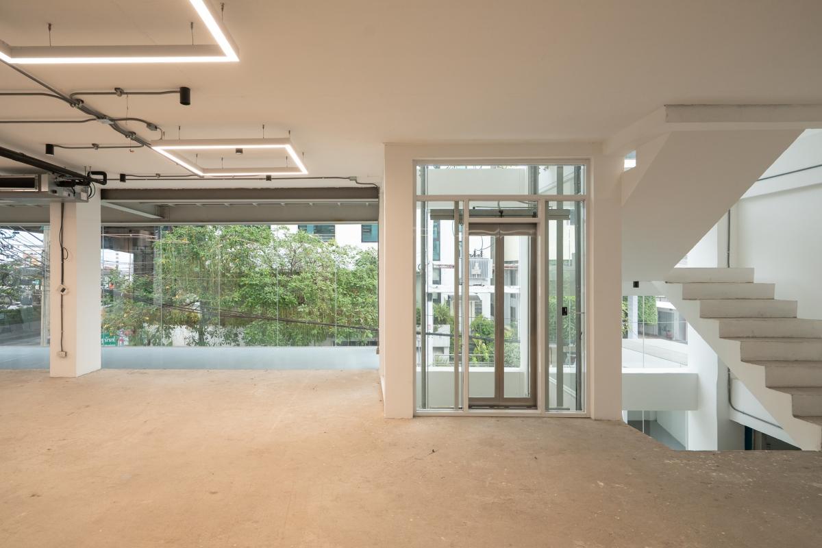 ขายสำนักงานพระราม 9 เพชรบุรีตัดใหม่ RCA : 28/02/2026, ตึกสำนักงานใจกลางพระราม 9 ใกล้รถไฟฟ้า ขนาดใหญ่ 1500 ตรม. พร้อมเช่าและขาย 
ลงทุนง่าย ผลตอบแทนดี ราคาพิเศษ 115 ล้าน พร้อมเช่า 630,000 บาทต่อเดือน