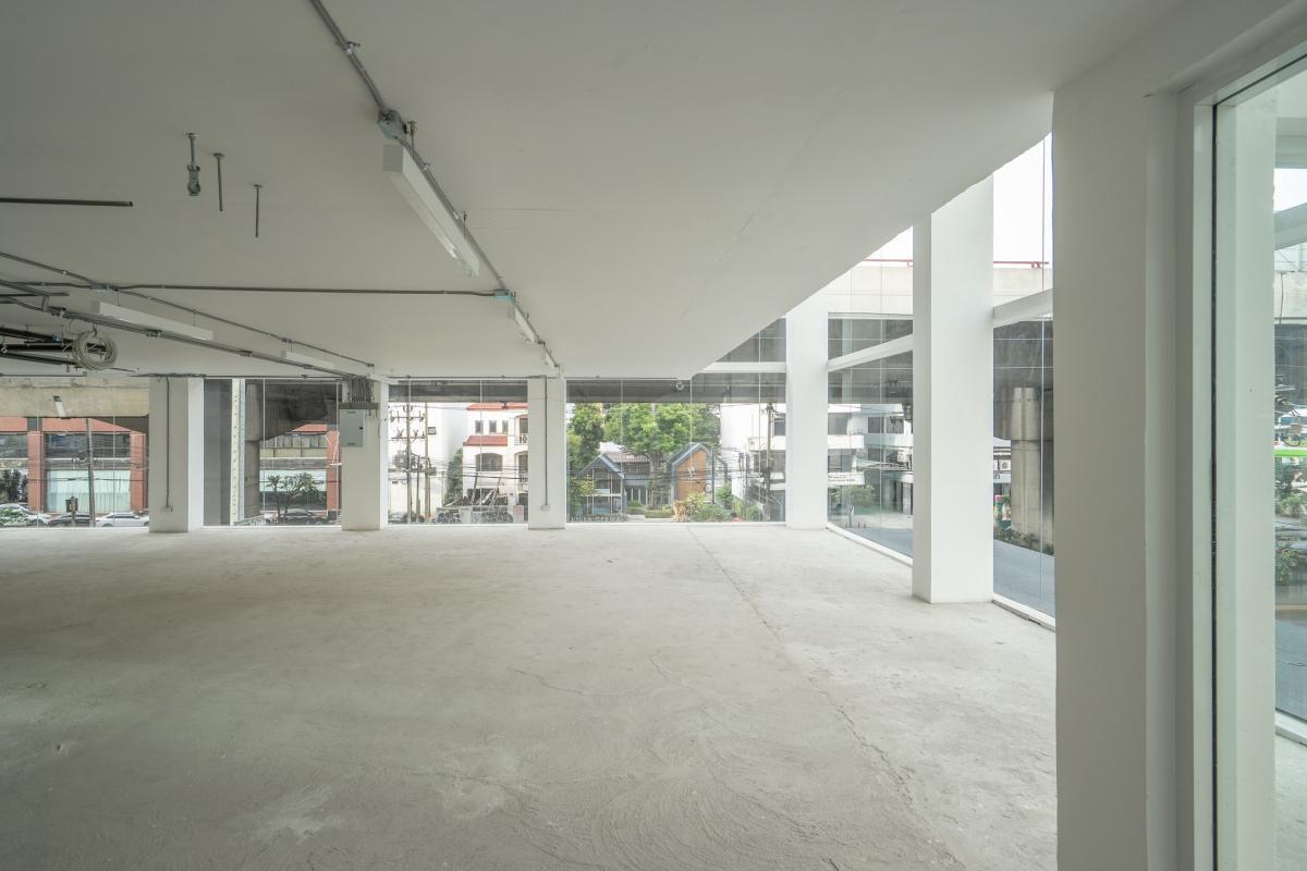 ขายสำนักงานพระราม 9 เพชรบุรีตัดใหม่ RCA : 28/02/2026, ตึกสำนักงานใจกลางพระราม 9 ใกล้รถไฟฟ้า ขนาดใหญ่ 1500 ตรม. พร้อมเช่าและขาย 
ลงทุนง่าย ผลตอบแทนดี ราคาพิเศษ 115 ล้าน พร้อมเช่า 630,000 บาทต่อเดือน