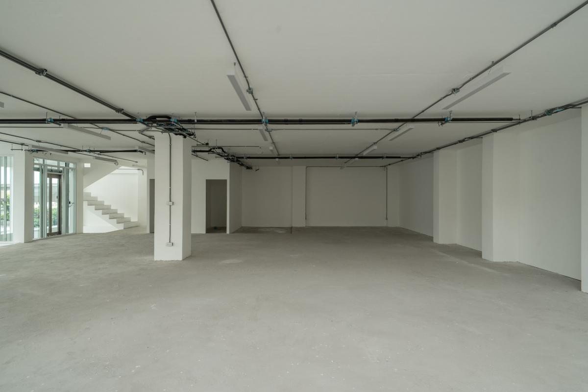 ขายสำนักงานพระราม 9 เพชรบุรีตัดใหม่ RCA : 28/02/2026, ตึกสำนักงานใจกลางพระราม 9 ใกล้รถไฟฟ้า ขนาดใหญ่ 1500 ตรม. พร้อมเช่าและขาย 
ลงทุนง่าย ผลตอบแทนดี ราคาพิเศษ 115 ล้าน พร้อมเช่า 630,000 บาทต่อเดือน