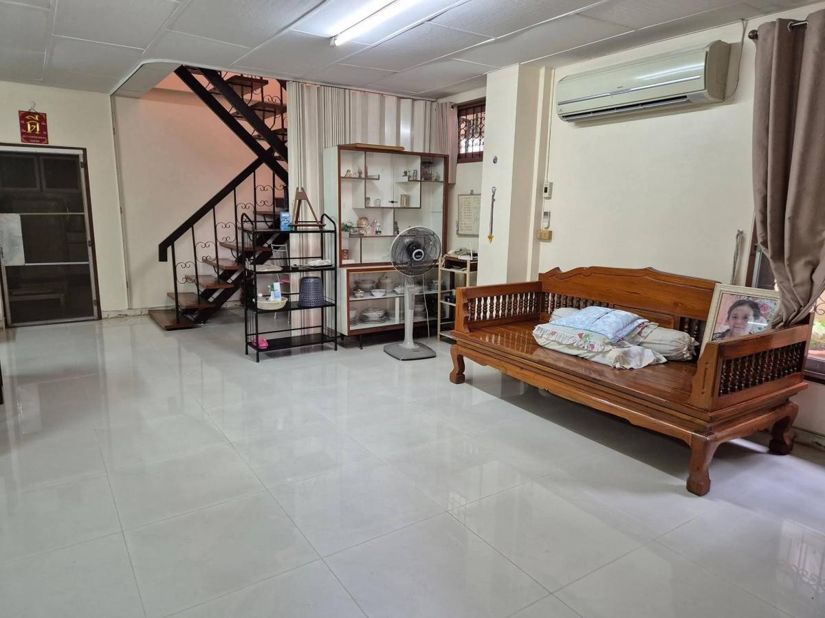 ขายบ้านเกษตร นวมินทร์ ลาดปลาเค้า : 28/02/2026, บ้านเดี่ยว 2 นอน 2 น้ำ 120 ตรม. ใจกลางลาดพร้าว ราคาพิเศษ 4.95 ล้าน 
ใกล้แยกลาดพร้าว – รัชโยธิน เดินทางสะดวกพร้อมเข้าอยู่ได้ทันที!