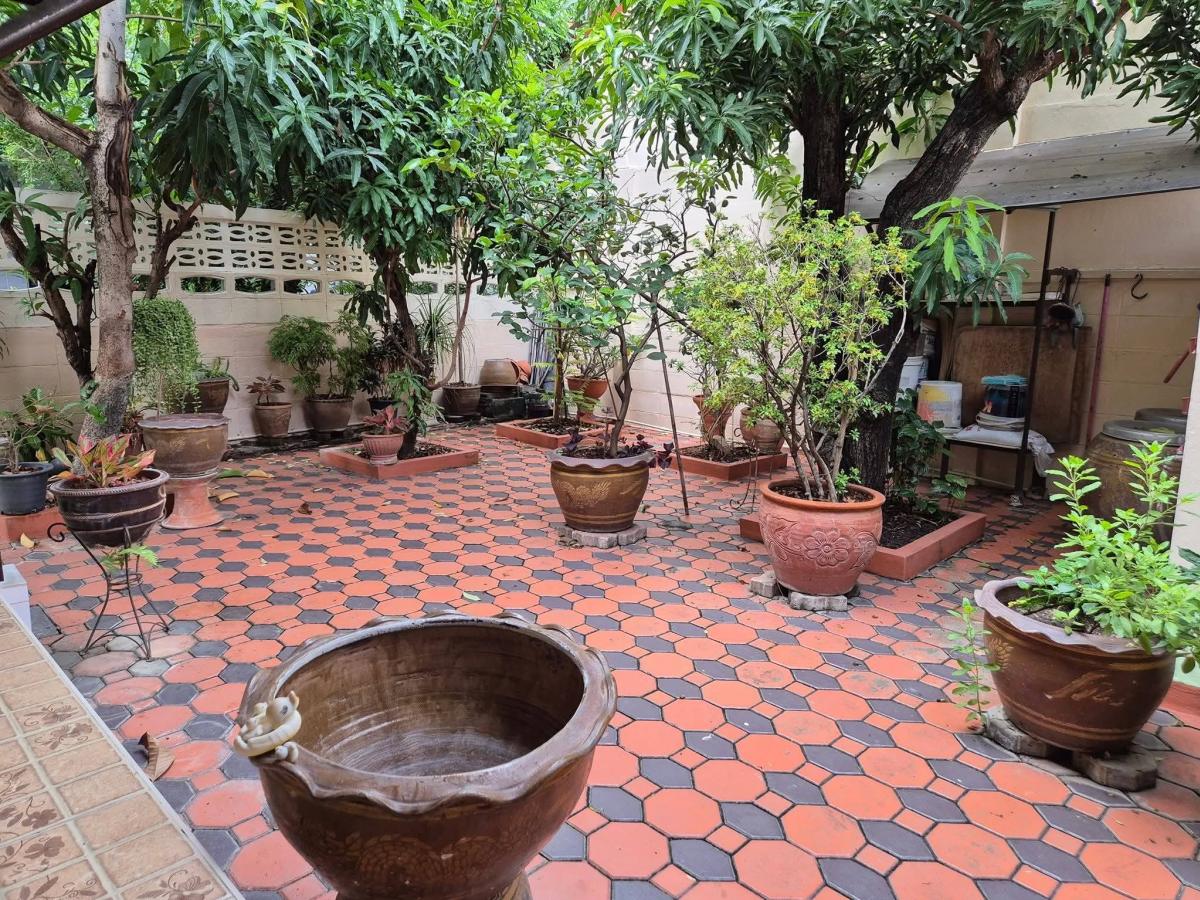 ขายบ้านเกษตร นวมินทร์ ลาดปลาเค้า : 28/02/2026, บ้านเดี่ยว 2 นอน 2 น้ำ 120 ตรม. ใจกลางลาดพร้าว ราคาพิเศษ 4.95 ล้าน 
ใกล้แยกลาดพร้าว – รัชโยธิน เดินทางสะดวกพร้อมเข้าอยู่ได้ทันที!