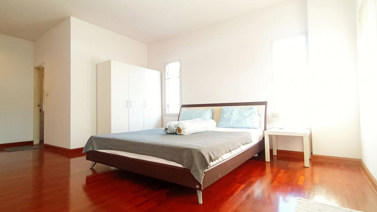 For SaleHouseLadprao101, Happy Land, The Mall Bang Kapi : 28/02/2026, Wasinee detached house, 3 bedrooms, 3 bathrooms, next to garden + swimming pool. 
Quiet, Lat Phrao 101, ready to move in, price 7.7 million.