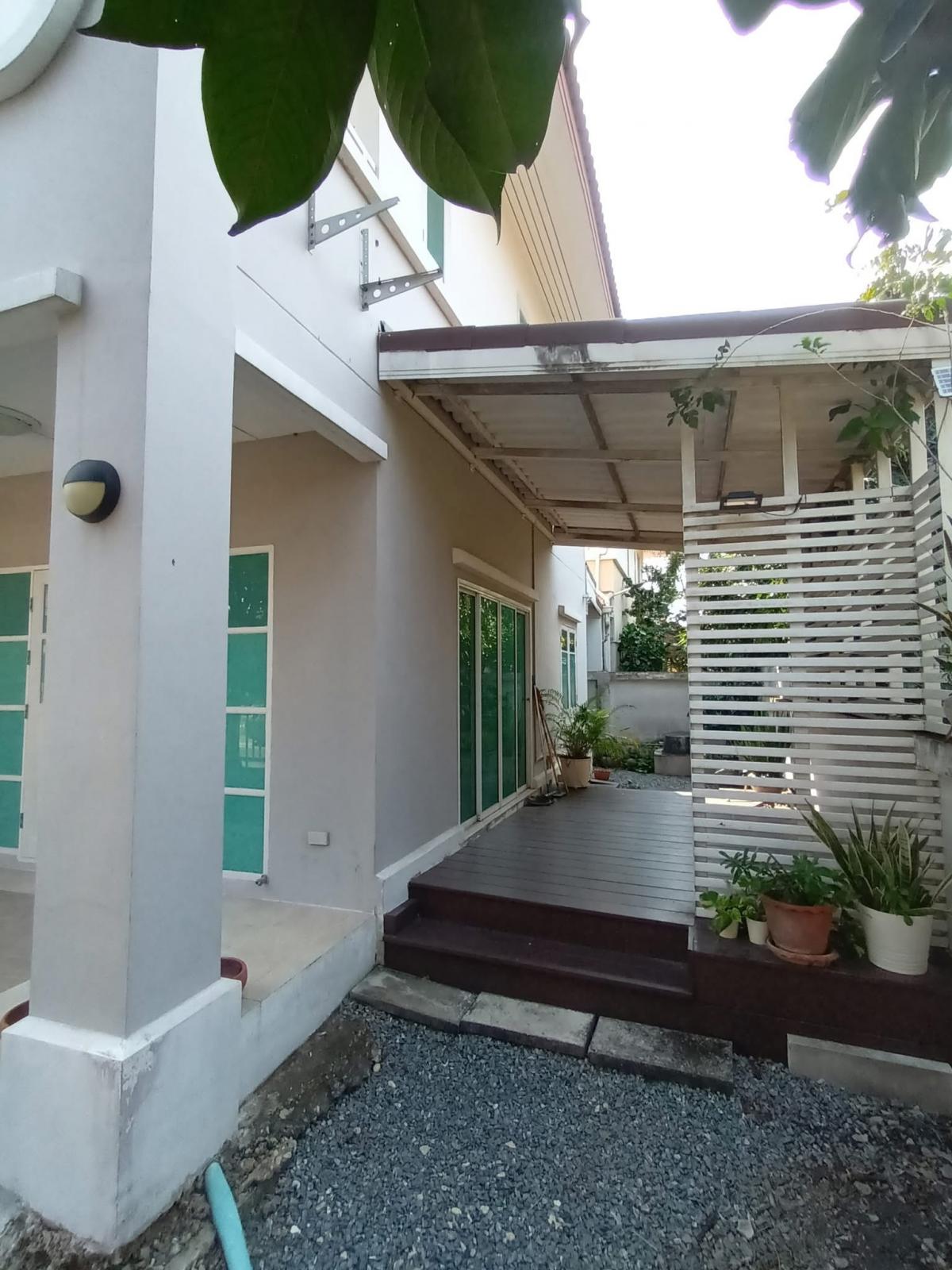 For SaleHouseLadprao101, Happy Land, The Mall Bang Kapi : 28/02/2026, Wasinee detached house, 3 bedrooms, 3 bathrooms, next to garden + swimming pool. 
Quiet, Lat Phrao 101, ready to move in, price 7.7 million.