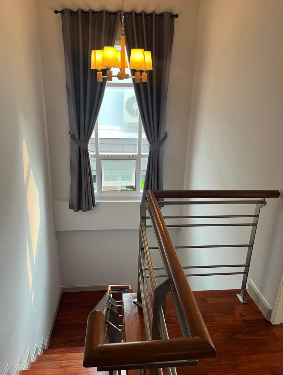 ให้เช่าบ้านนวมินทร์ รามอินทรา : 28/02/2026, เช่าบ้านเดี่ยว 3 นอน 3 น้ำ เฟอร์ครบ 58,000 บ./ด. 
มาสเตอร์พีซ เอกมัย-รามอินทรา เงียบสงบพร้อม รปภ. 24 ชม.