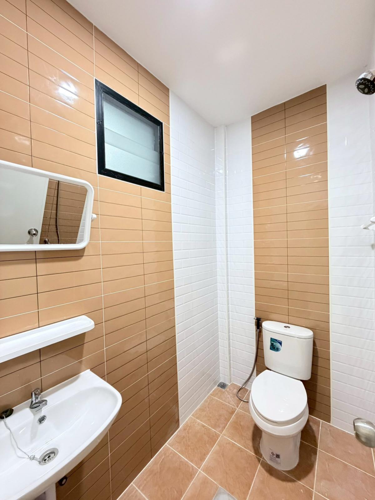 For SaleTownhomePathum Thani,Rangsit, Thammasat : For Sale Townhouse/Townhome  , Baan Suan Thong Villa 8 , BTS-Khu Khot , Lat Sawai , Lam Luk Ka , Pathum Thani , CX-147120