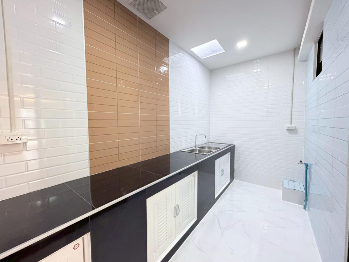 For SaleTownhomePathum Thani,Rangsit, Thammasat : For Sale Townhouse/Townhome  , Baan Suan Thong Villa 8 , BTS-Khu Khot , Lat Sawai , Lam Luk Ka , Pathum Thani , CX-147120