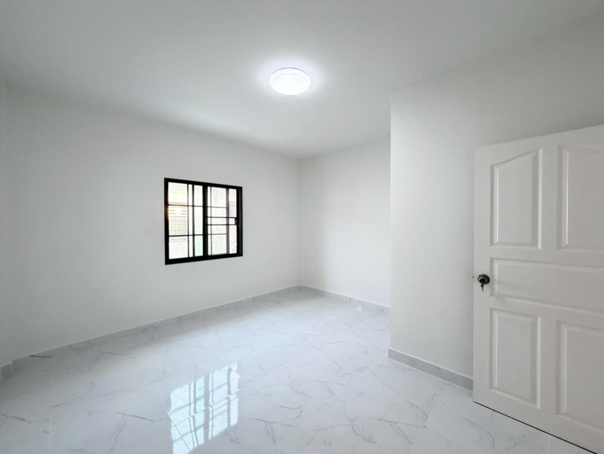 For SaleTownhomePathum Thani,Rangsit, Thammasat : For Sale Townhouse/Townhome  , Baan Suan Thong Villa 8 , BTS-Khu Khot , Lat Sawai , Lam Luk Ka , Pathum Thani , CX-147120