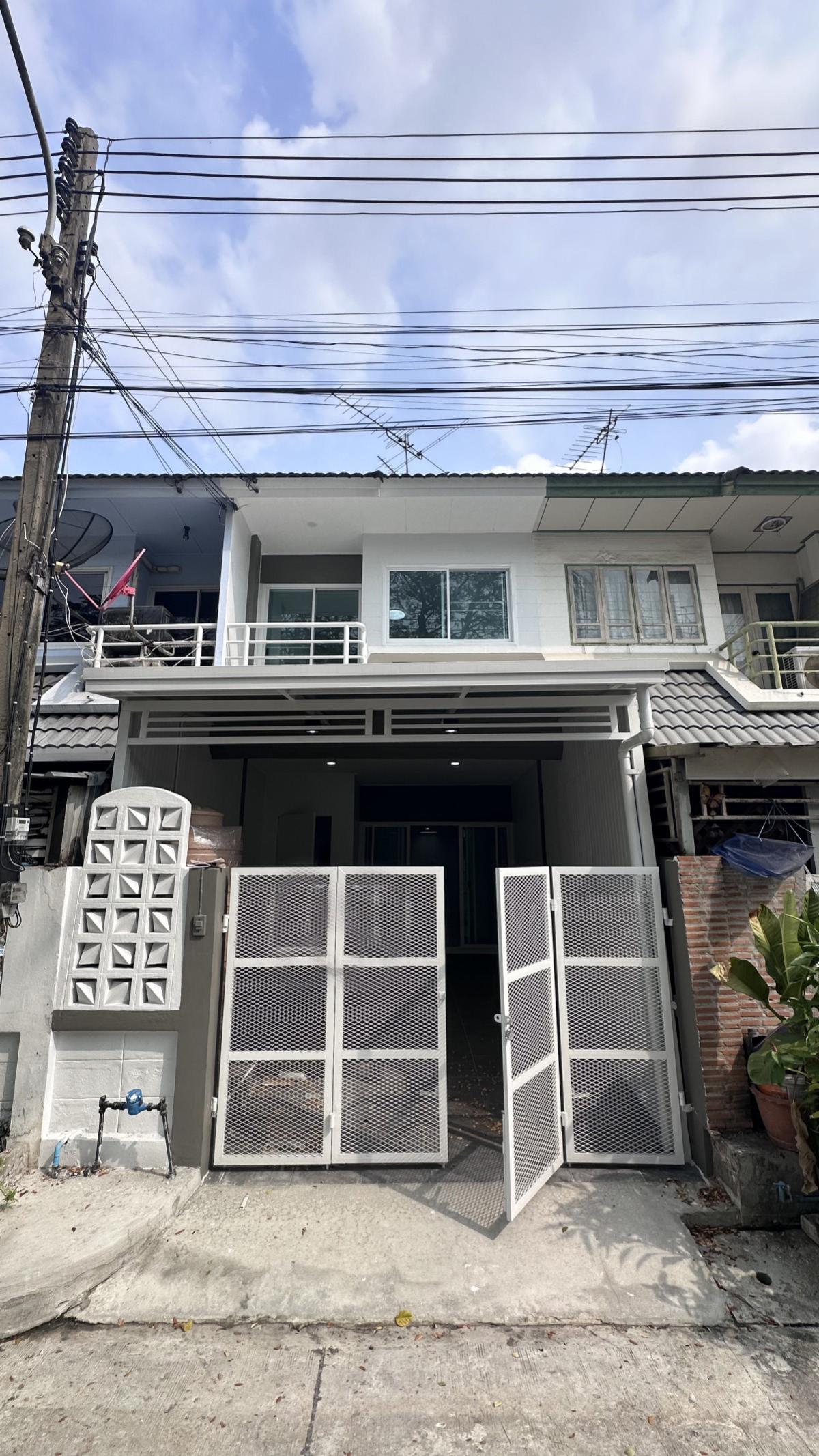 For SaleTownhomePathum Thani,Rangsit, Thammasat : For Sale House , Baan Sathaporn Rangsit , newly renovated , Bueng Yitho , Thanyaburi , Pathum Thani , CX-147389