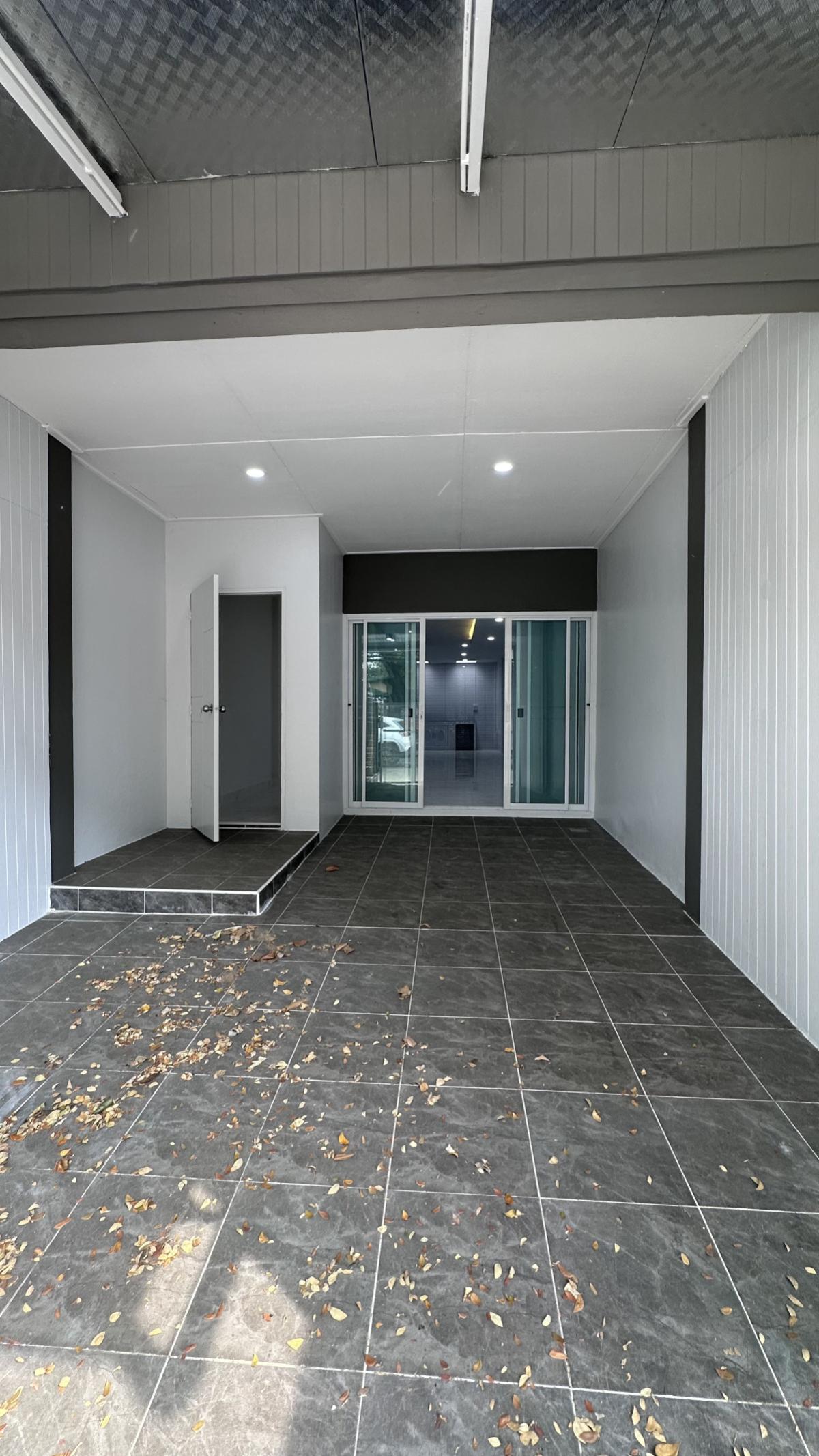 For SaleTownhomePathum Thani,Rangsit, Thammasat : For Sale House , Baan Sathaporn Rangsit , newly renovated , Bueng Yitho , Thanyaburi , Pathum Thani , CX-147389