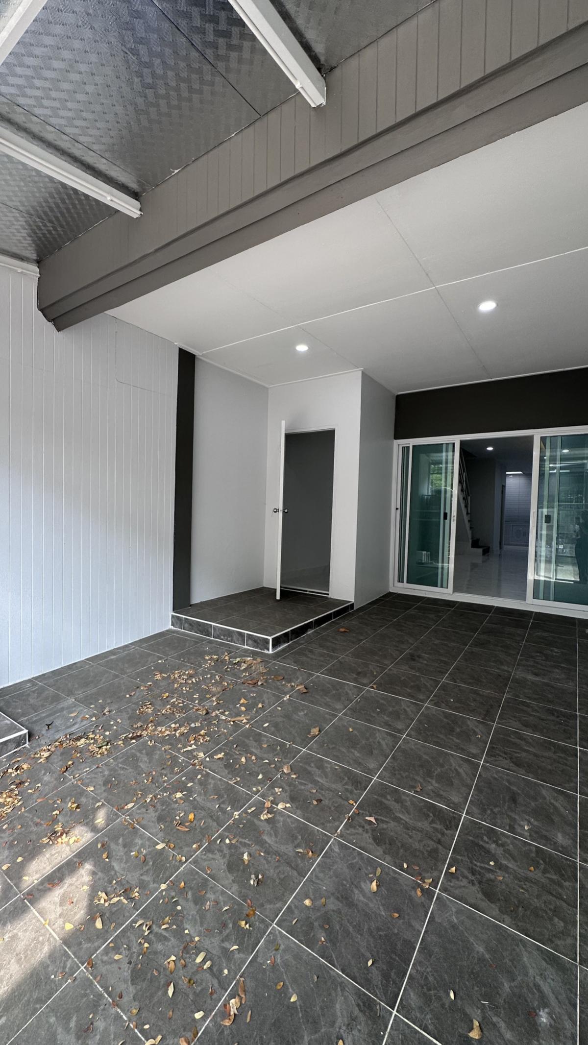 For SaleTownhomePathum Thani,Rangsit, Thammasat : For Sale House , Baan Sathaporn Rangsit , newly renovated , Bueng Yitho , Thanyaburi , Pathum Thani , CX-147389