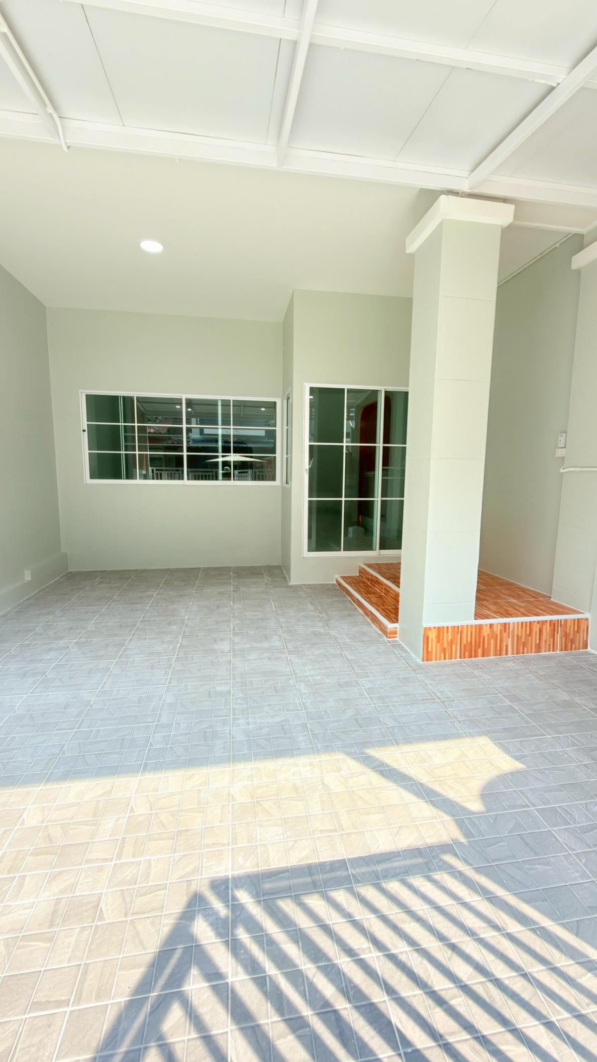 For SaleTownhomePathum Thani,Rangsit, Thammasat : For Sale Townhouse/Townhome  , Saranthorn Rangsit Khlong 4 , wide frontage , newly renovated , Bueng Yitho , Thanyaburi , Pathum Thani , CX-147576